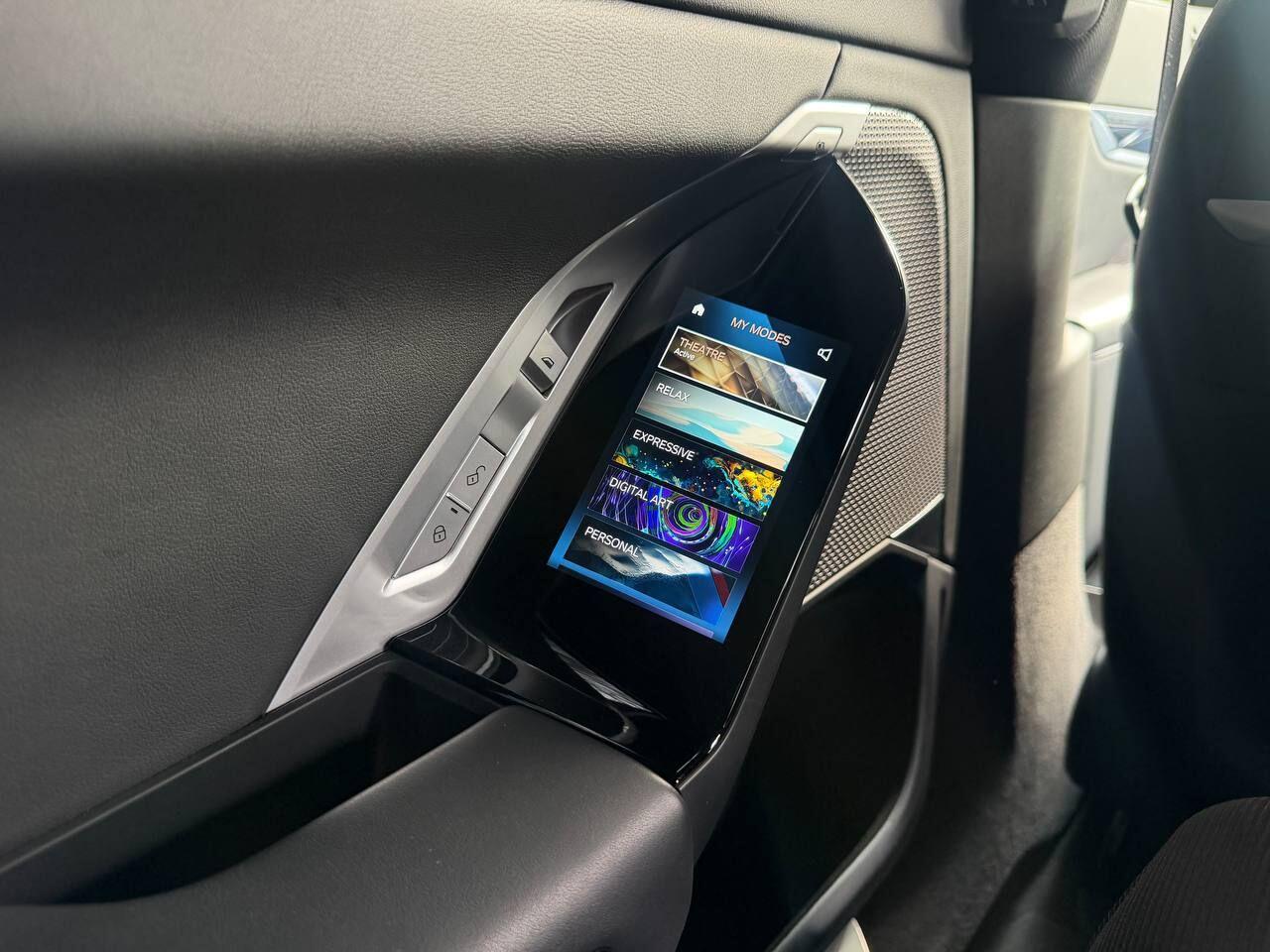 BMW 7 Series view 36