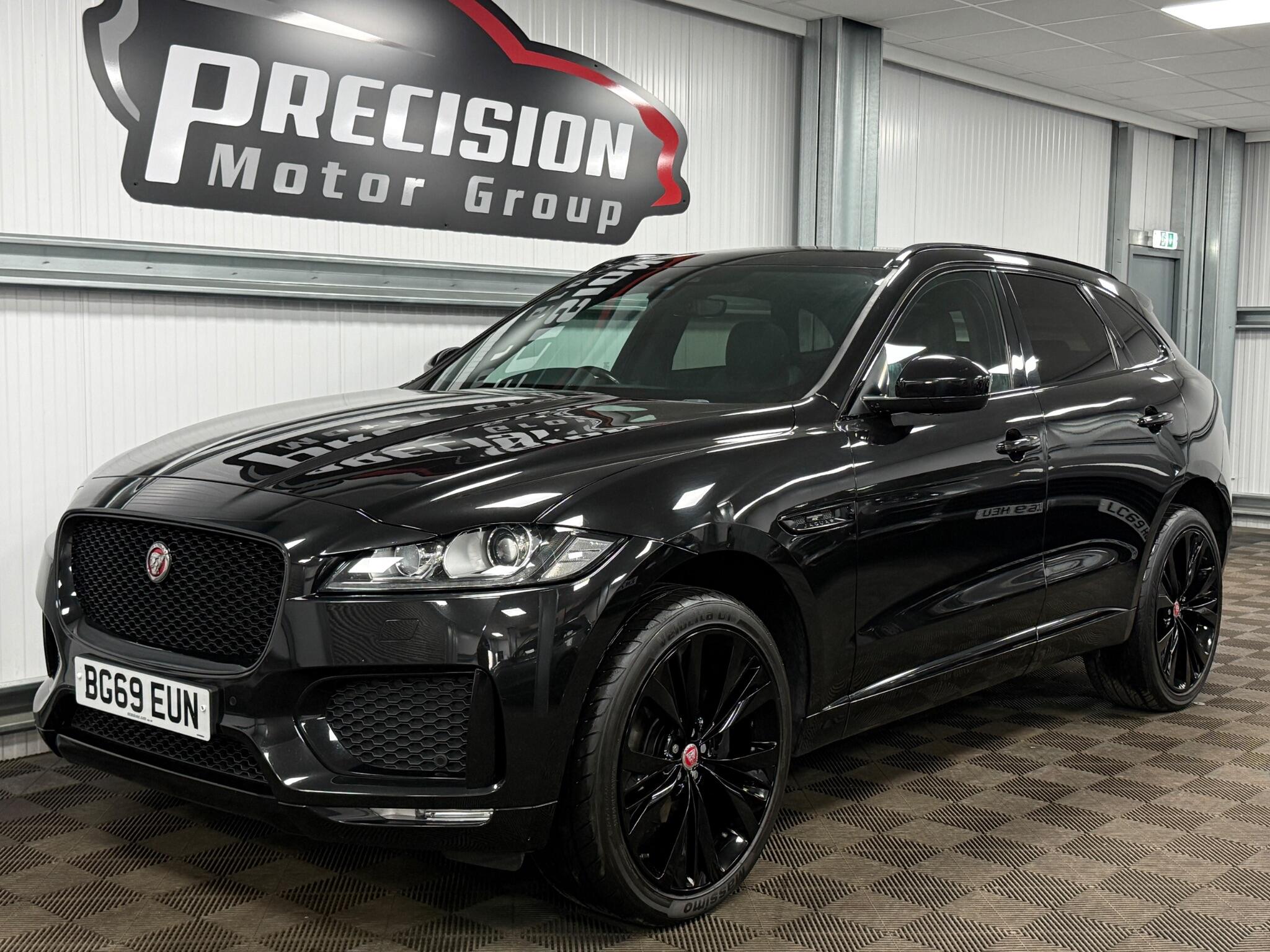 Jaguar F-Pace view 4
