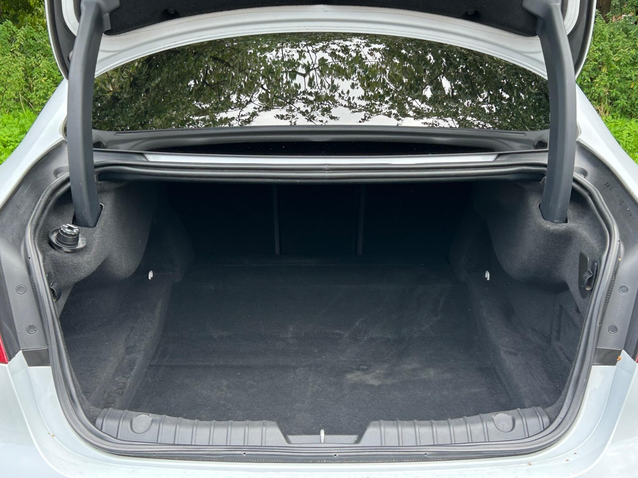 Jaguar XF view 50
