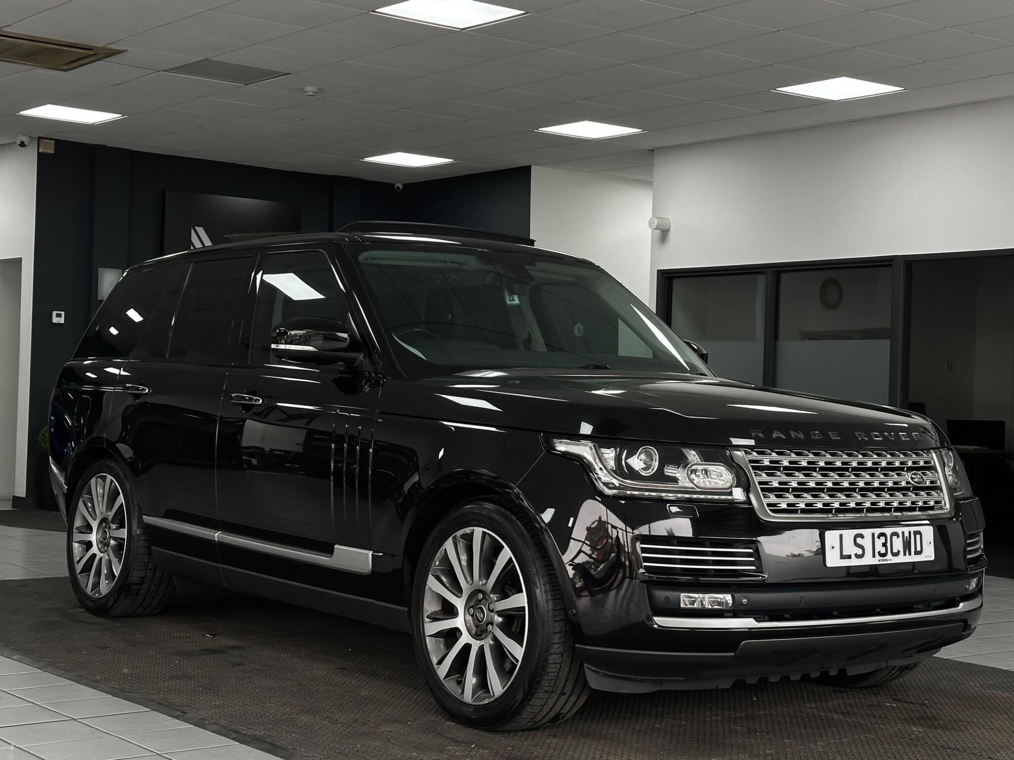 Land Rover Range Rover view 3