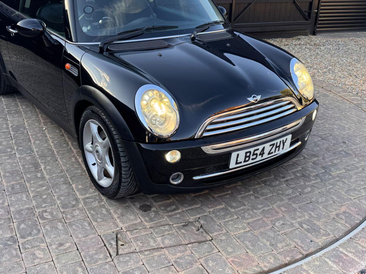 Mini Hatch view 15