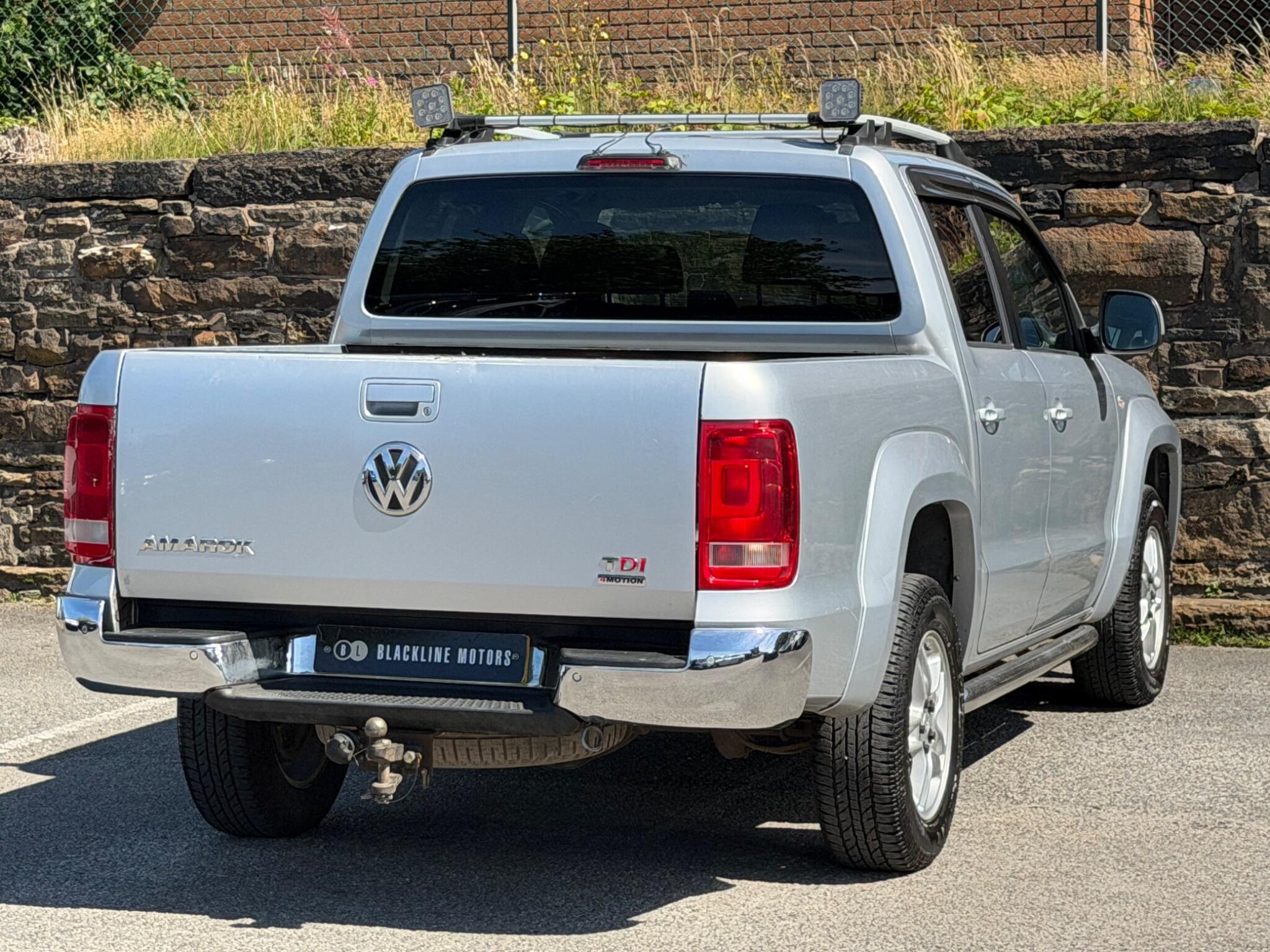 Volkswagen Amarok view 7