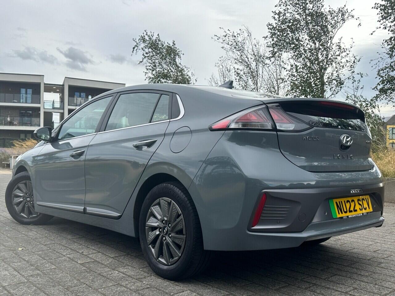 Hyundai Ioniq view 4