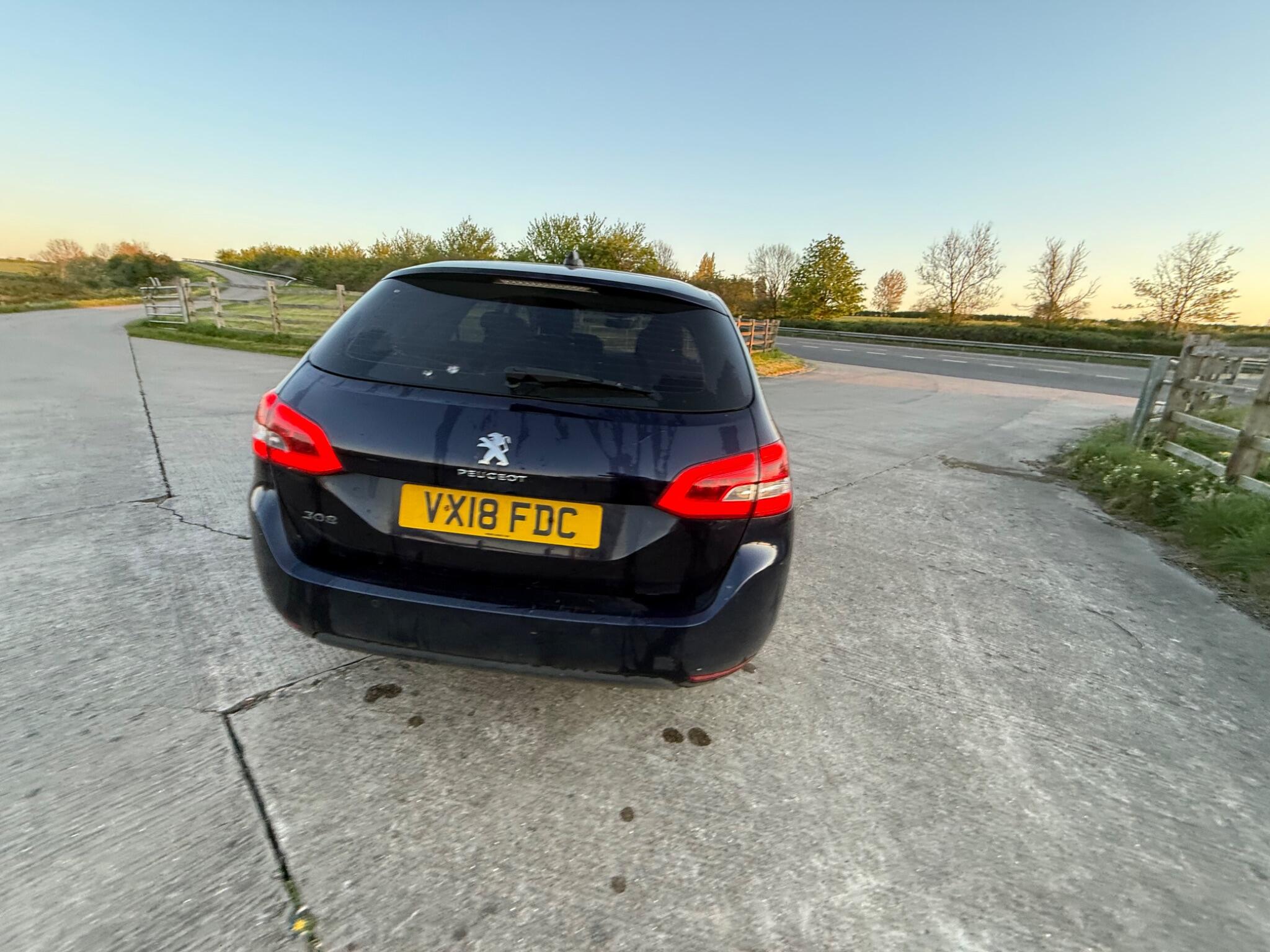 Peugeot 308 SW 1.6 BlueHDi Access Euro 6 (s/s) 5dr — photo 18 of 84