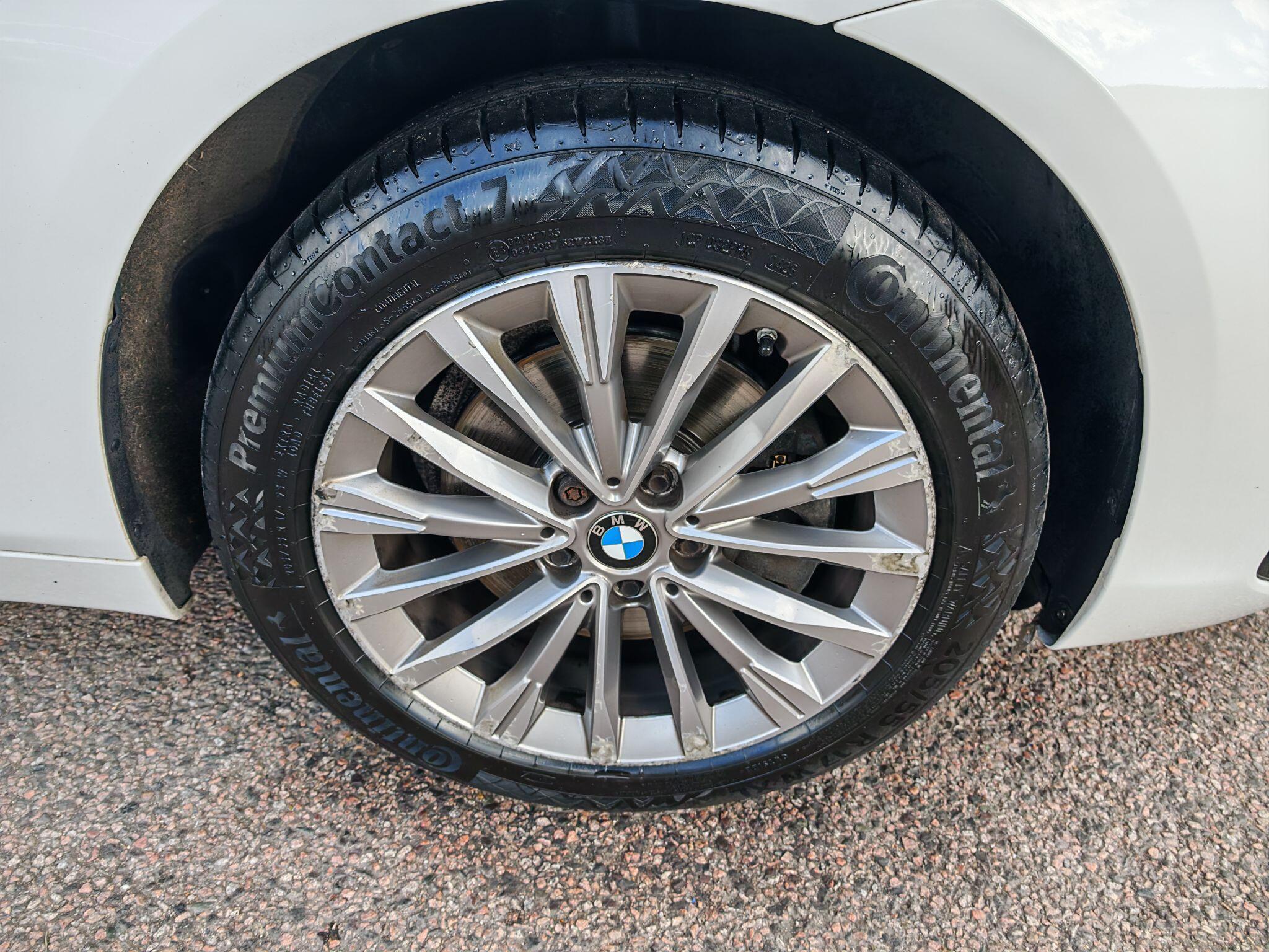 BMW 2 Series view 9