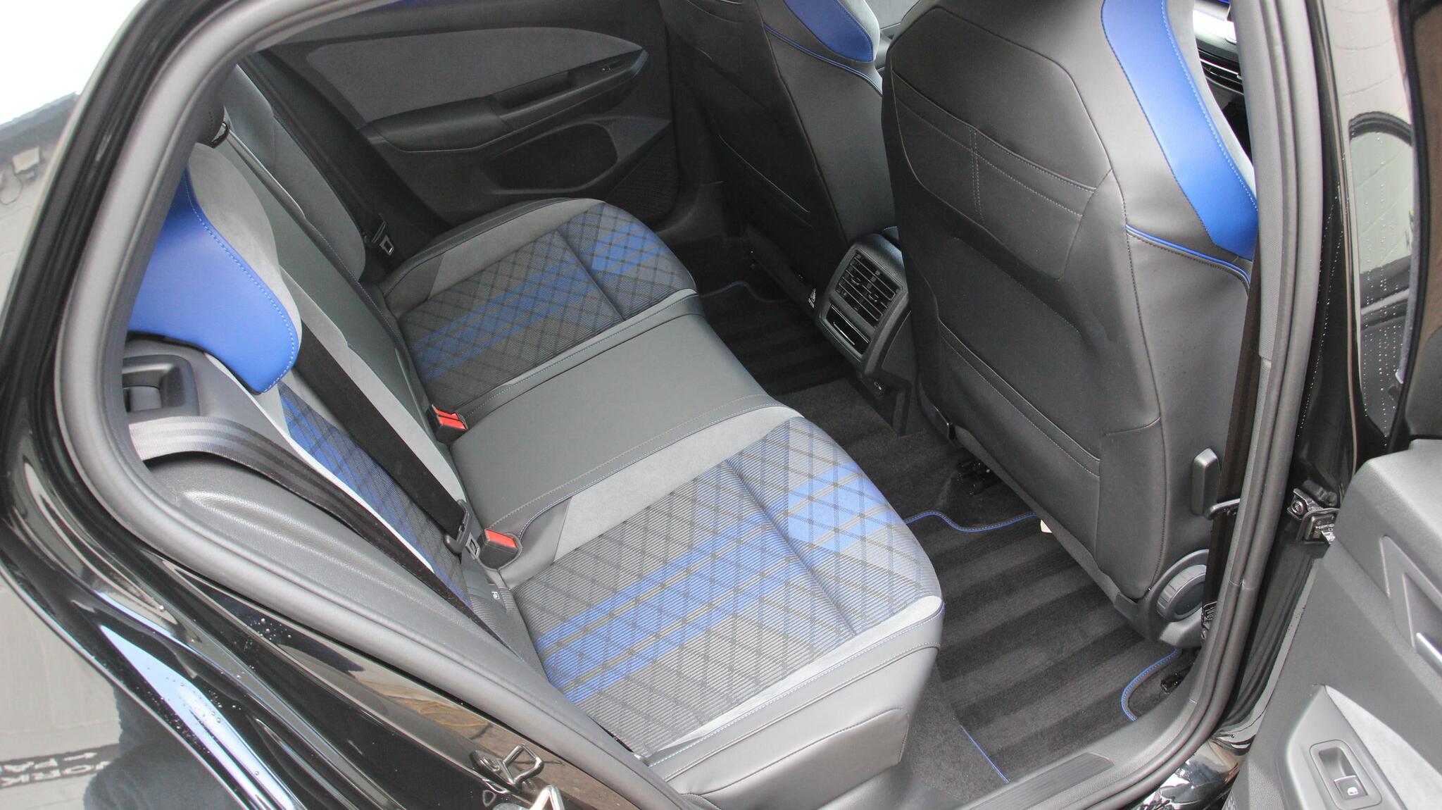 Volkswagen Golf view 17