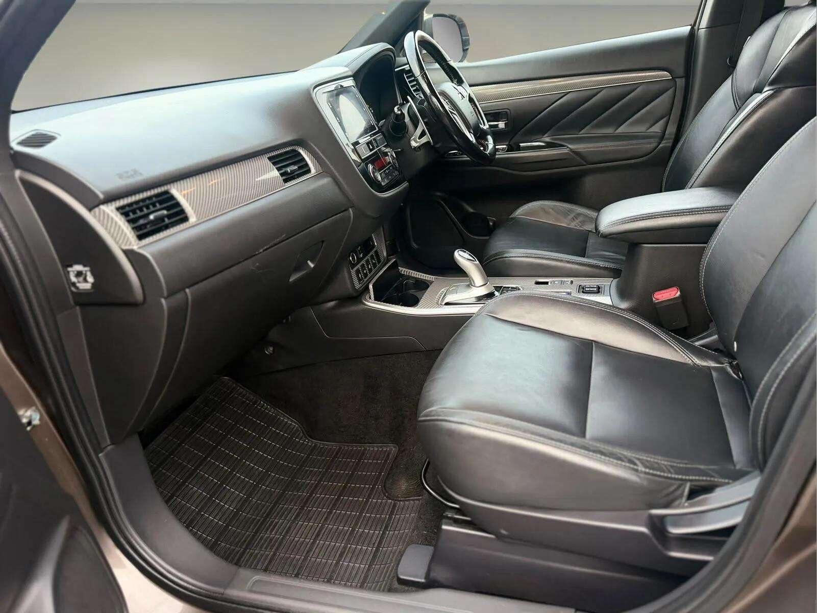 Mitsubishi Outlander view 54