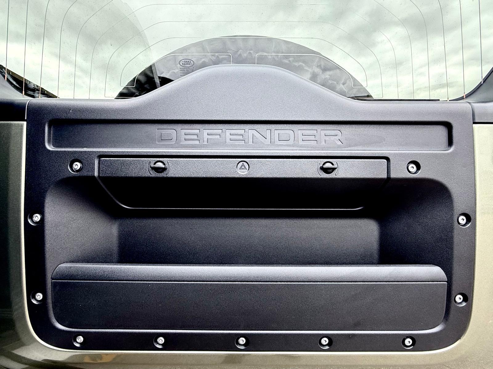 Land Rover Defender view 26