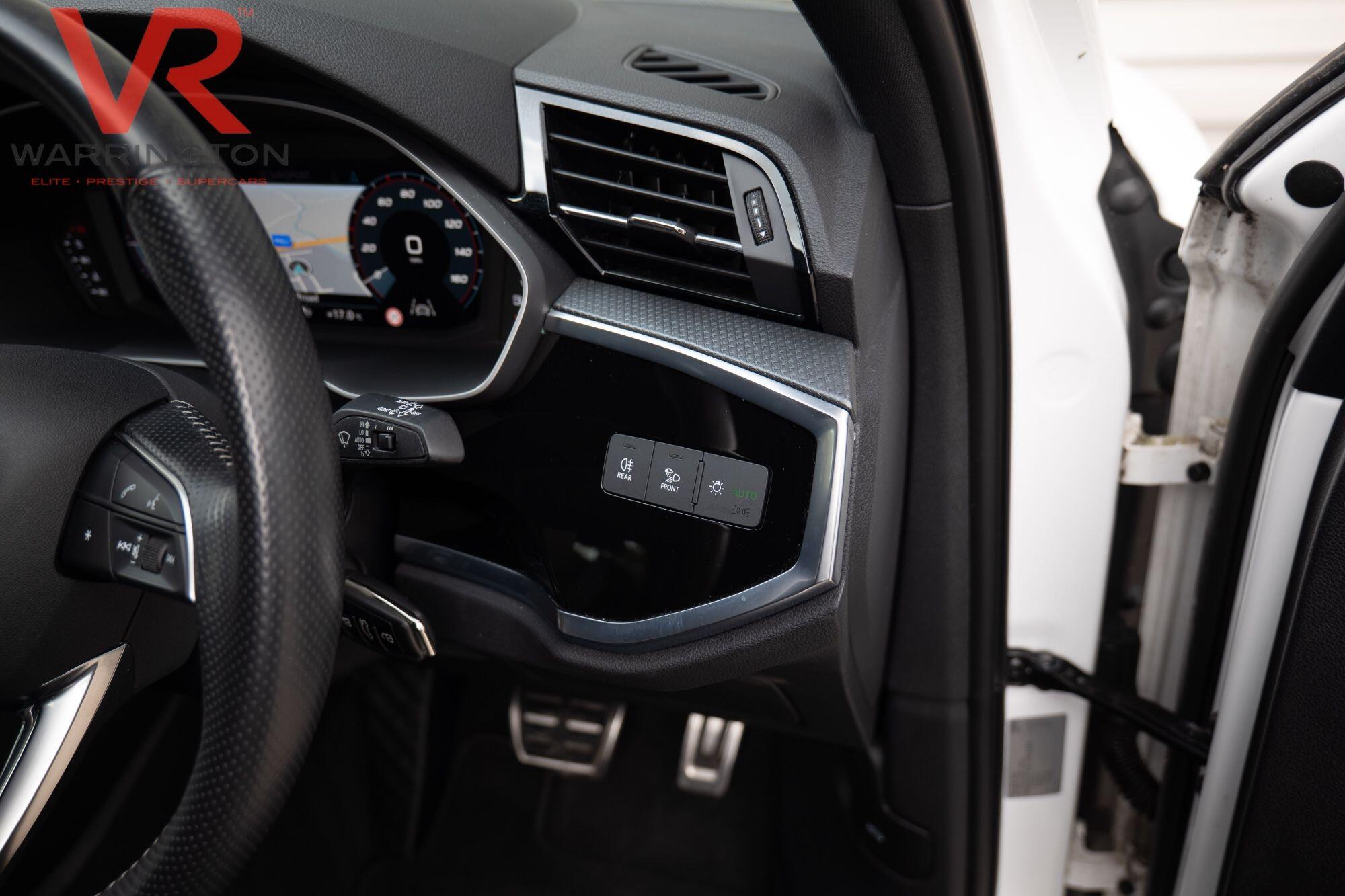 Audi Q3 view 15