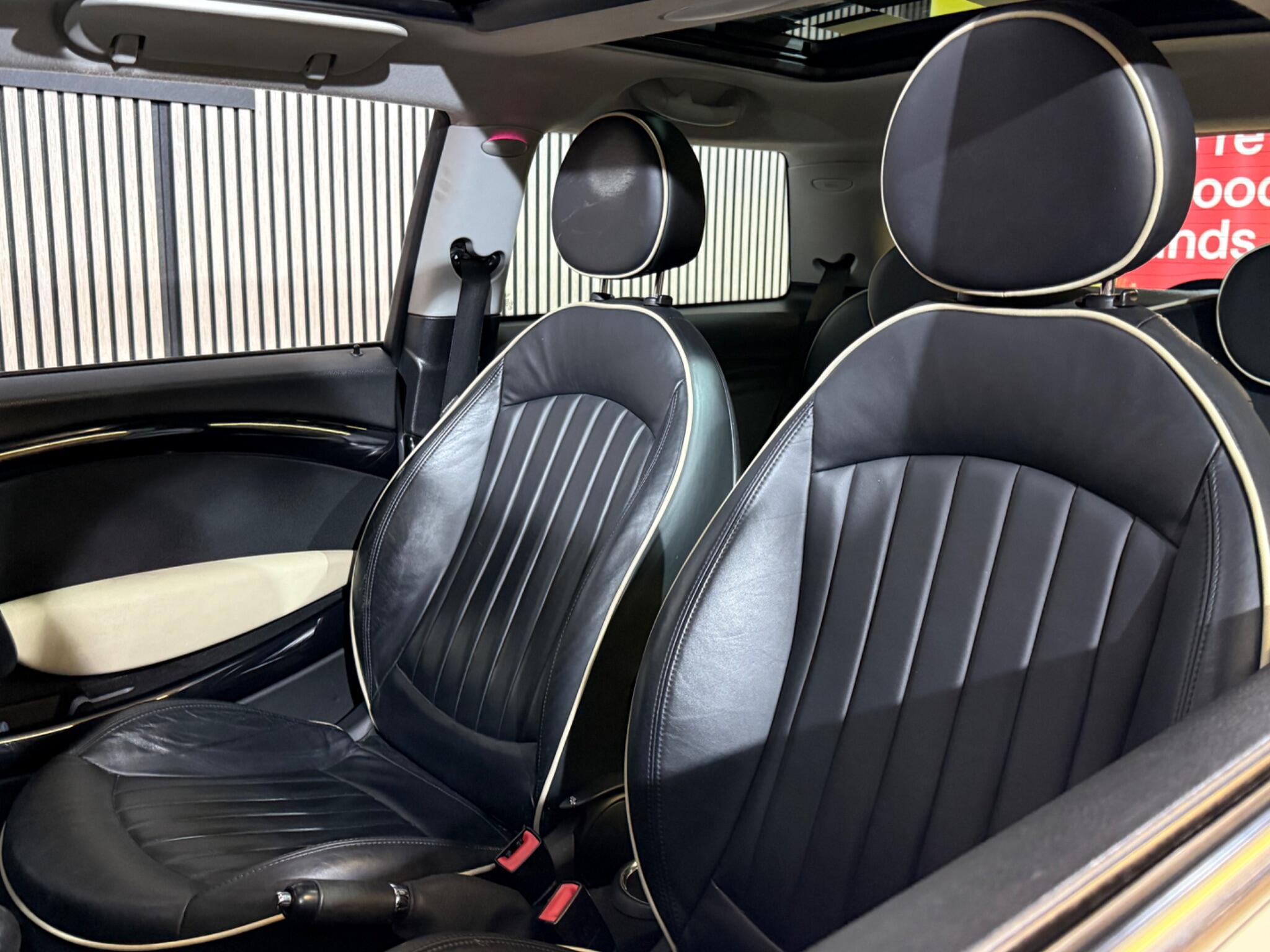 2008 MINI Hatch image 26