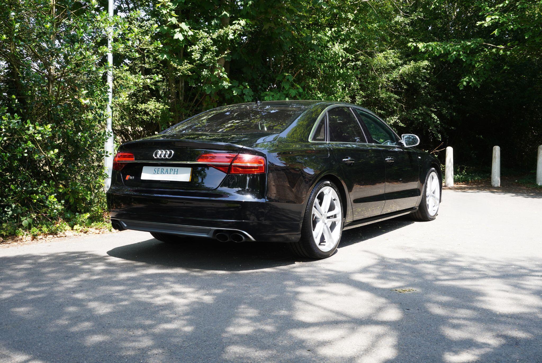 Audi S8 view 9
