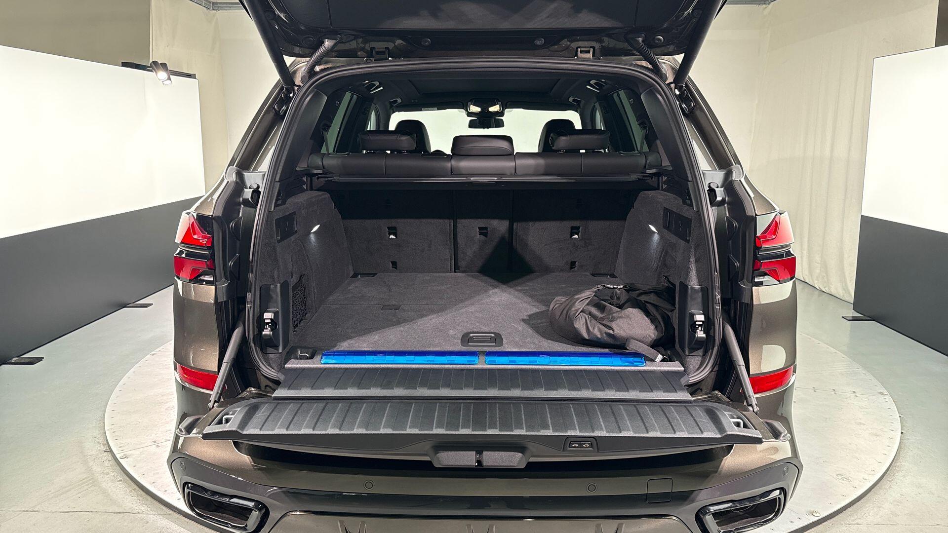 BMW X5 view 13