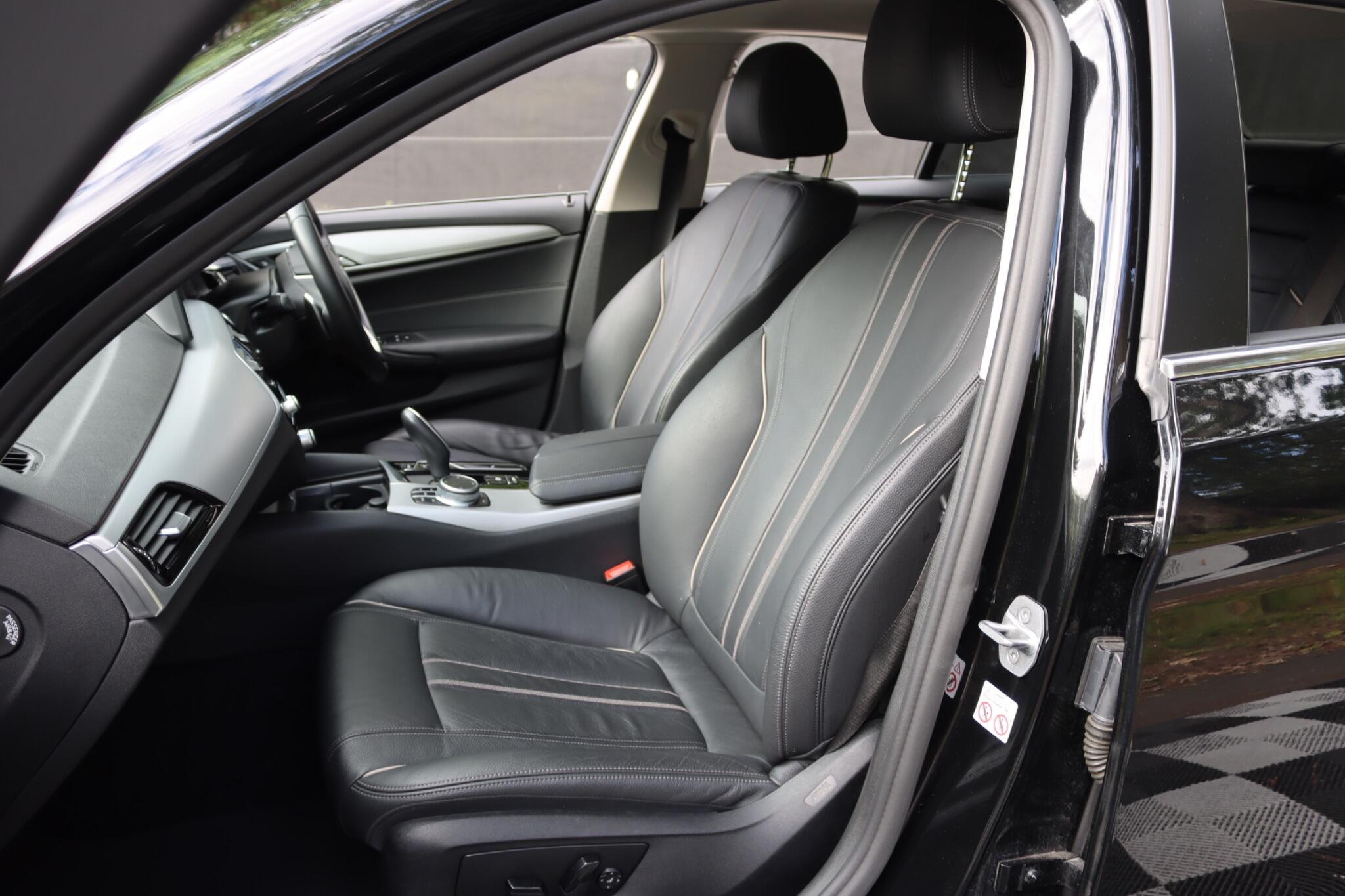 BMW 5 Series view 4