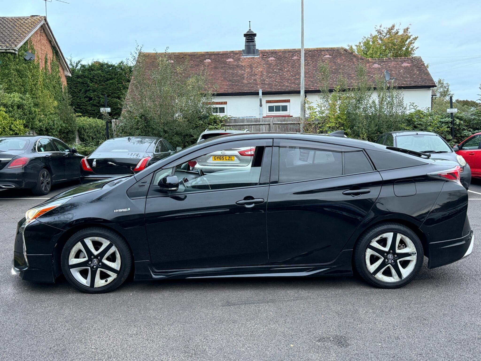 Toyota Prius - Image 5