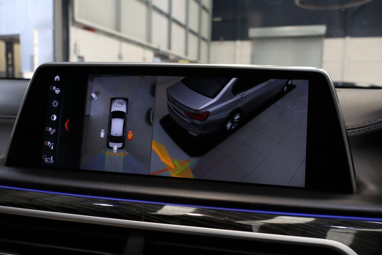 BMW 7 Series view 23