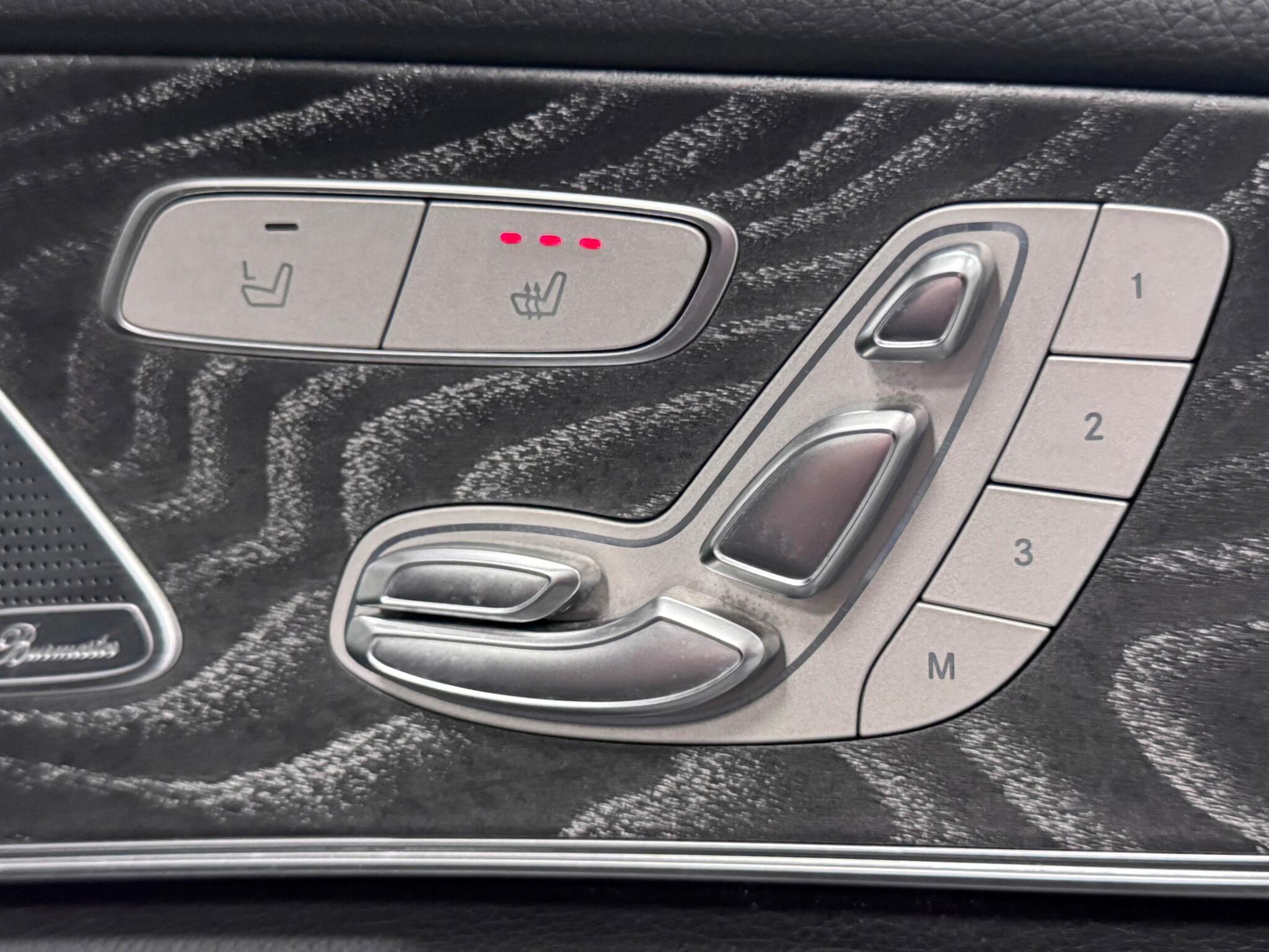 Mercedes-Benz CLS view 18