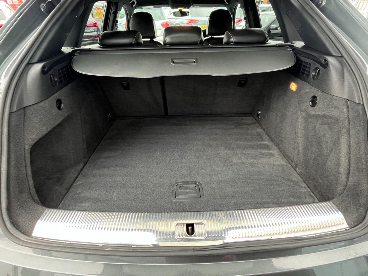 Audi Q3 view 16