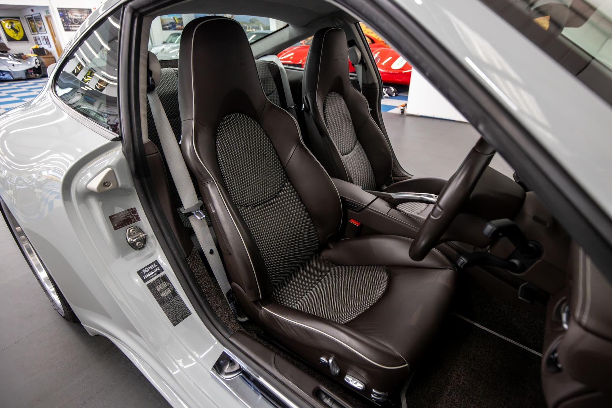 Porsche 911 view 29