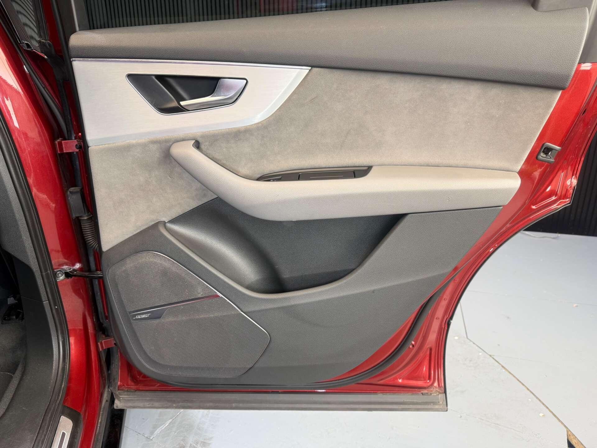 Audi SQ7 view 17