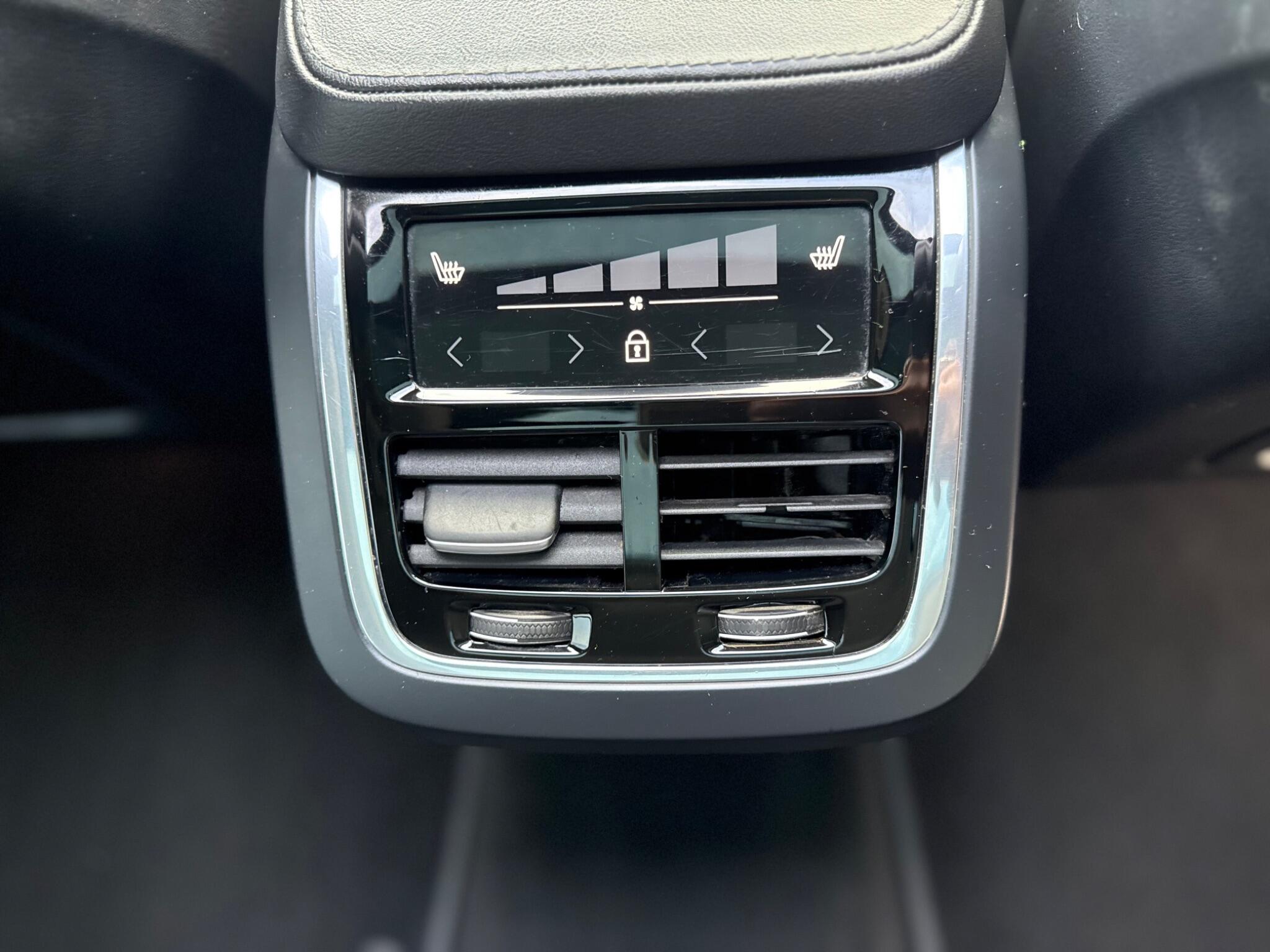Volvo XC90 view 42