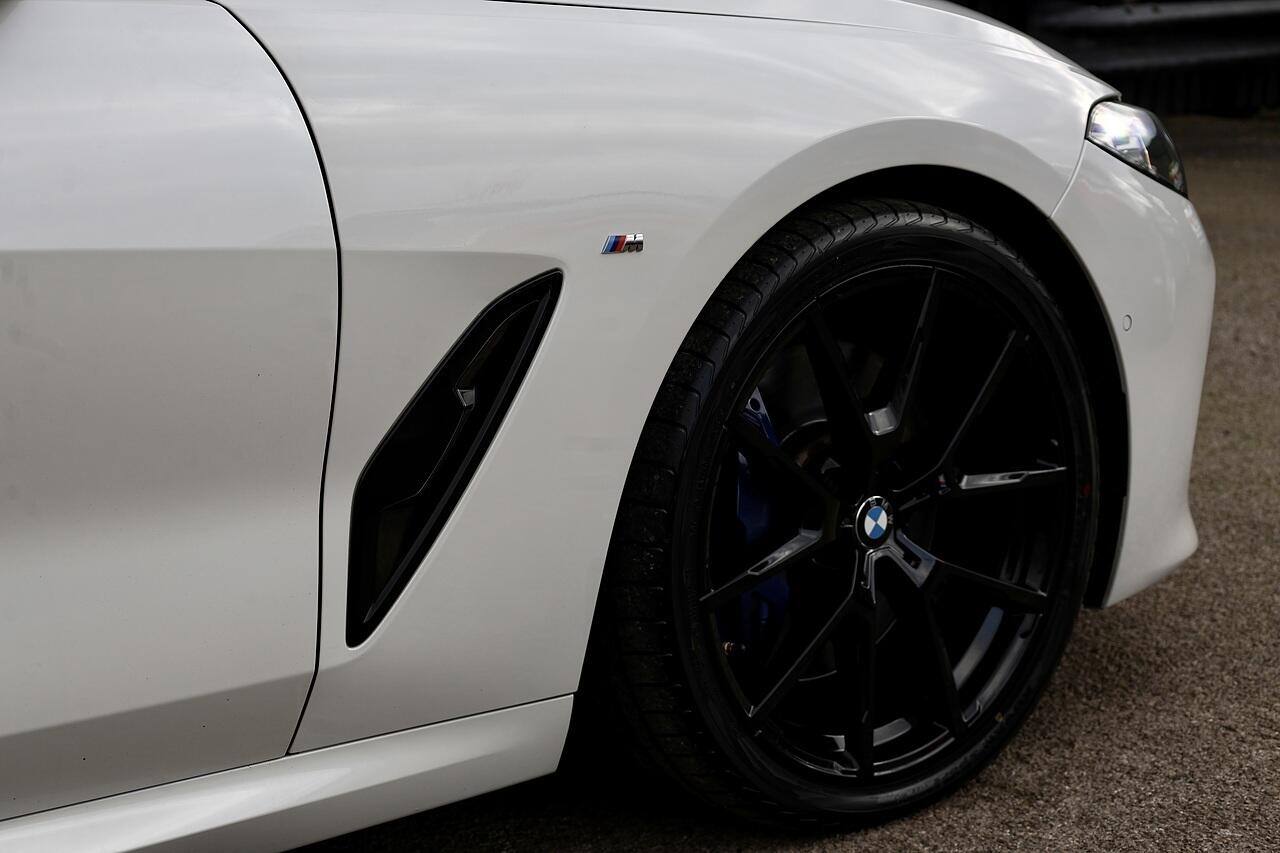 BMW 8 Series view 20