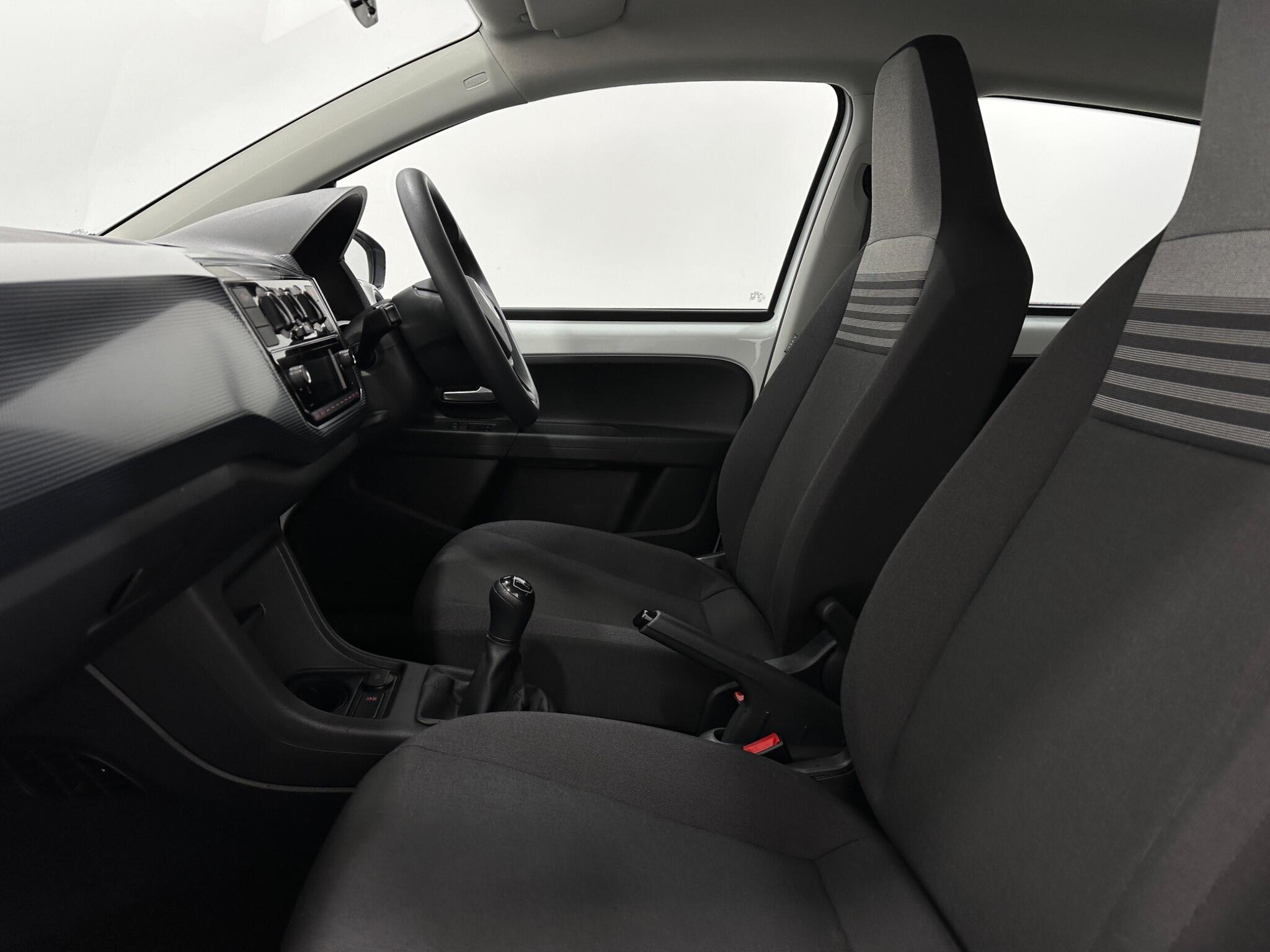 Volkswagen Up! view 31