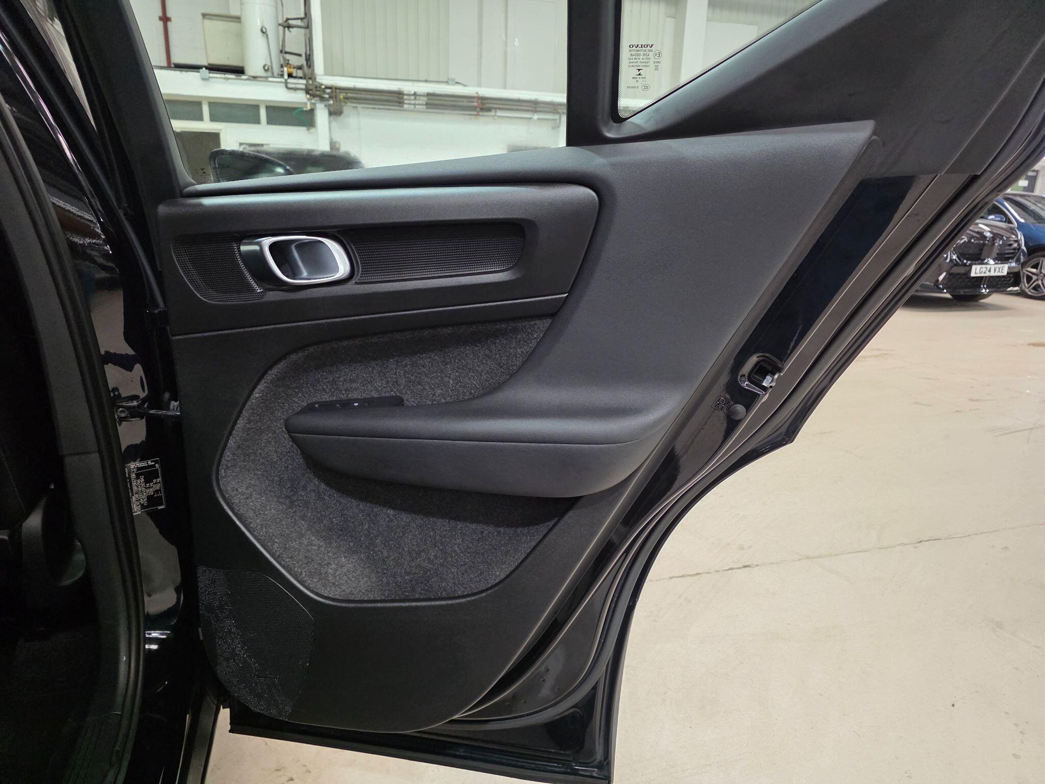 Volvo XC40 view 22