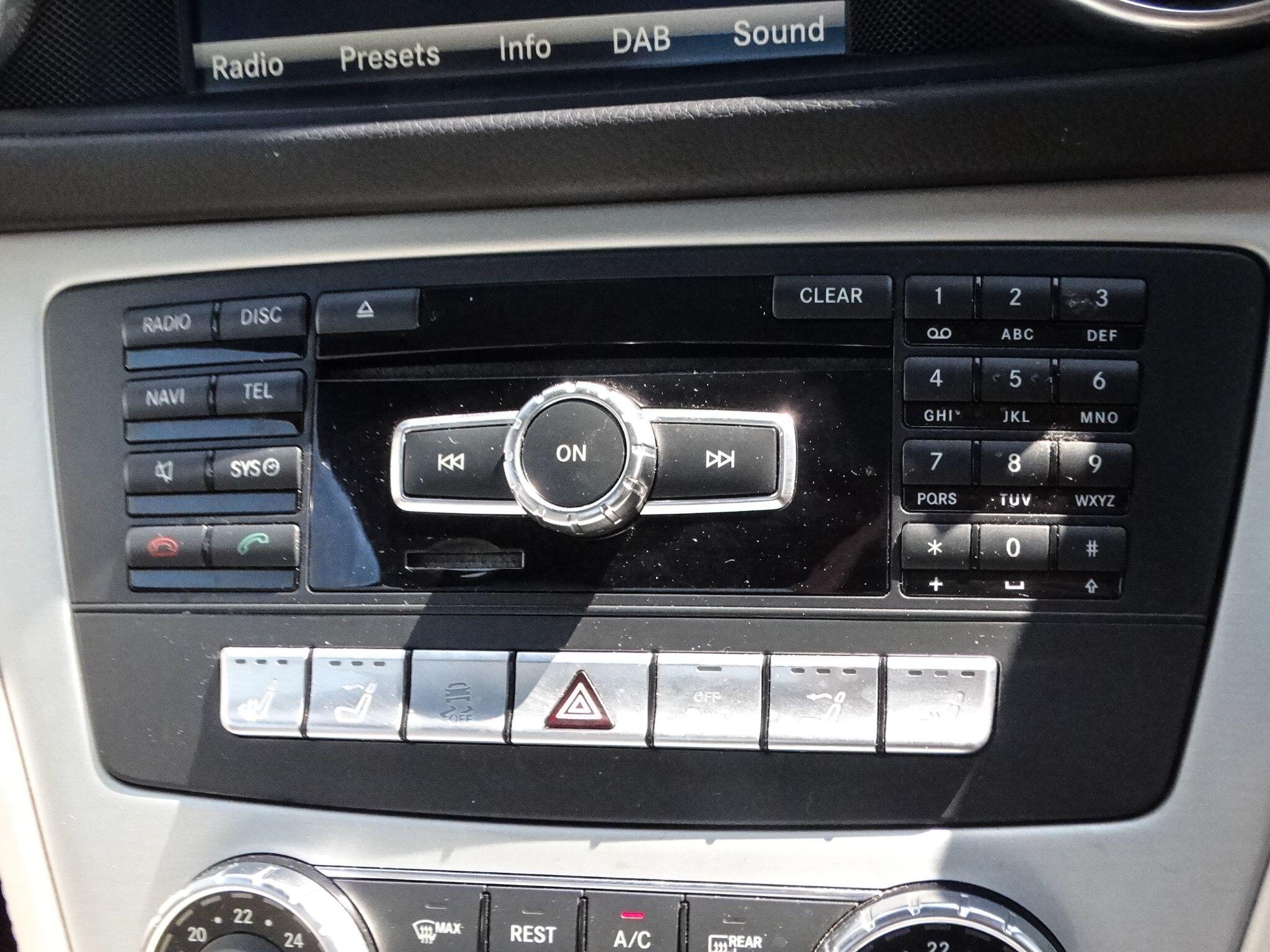 Mercedes-Benz SL view 25