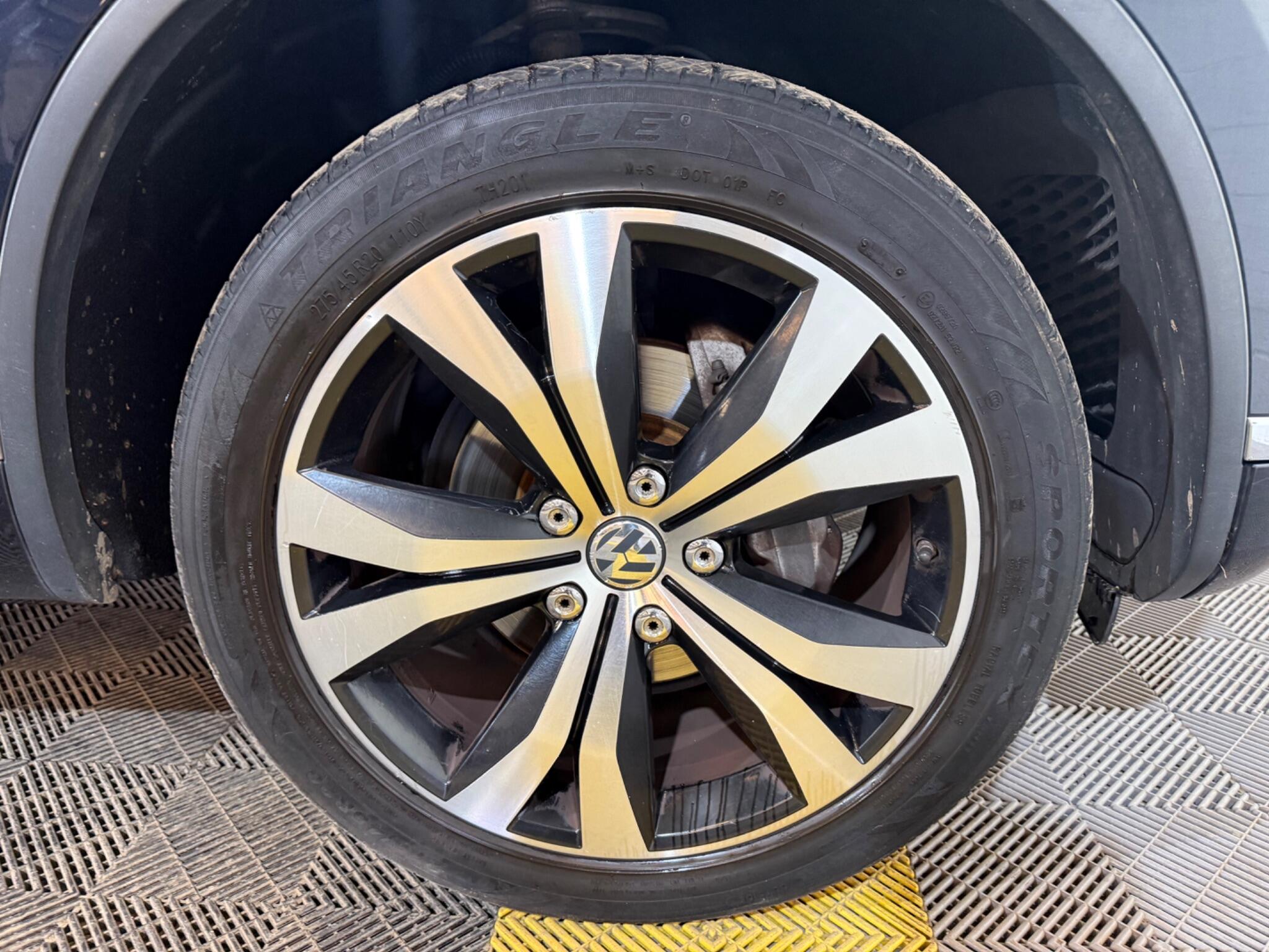 Volkswagen Touareg view 61