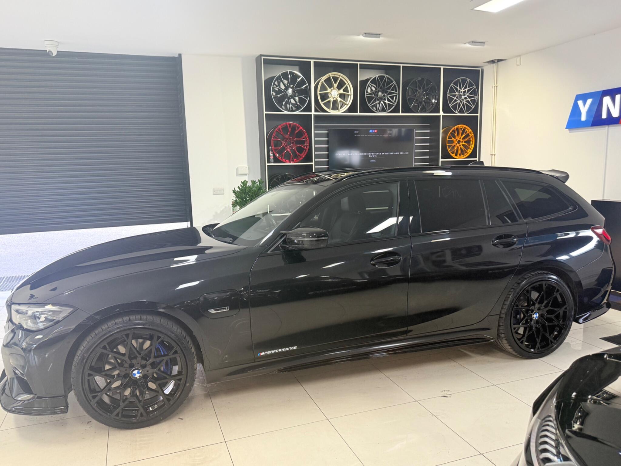 BMW 3 Series view 18