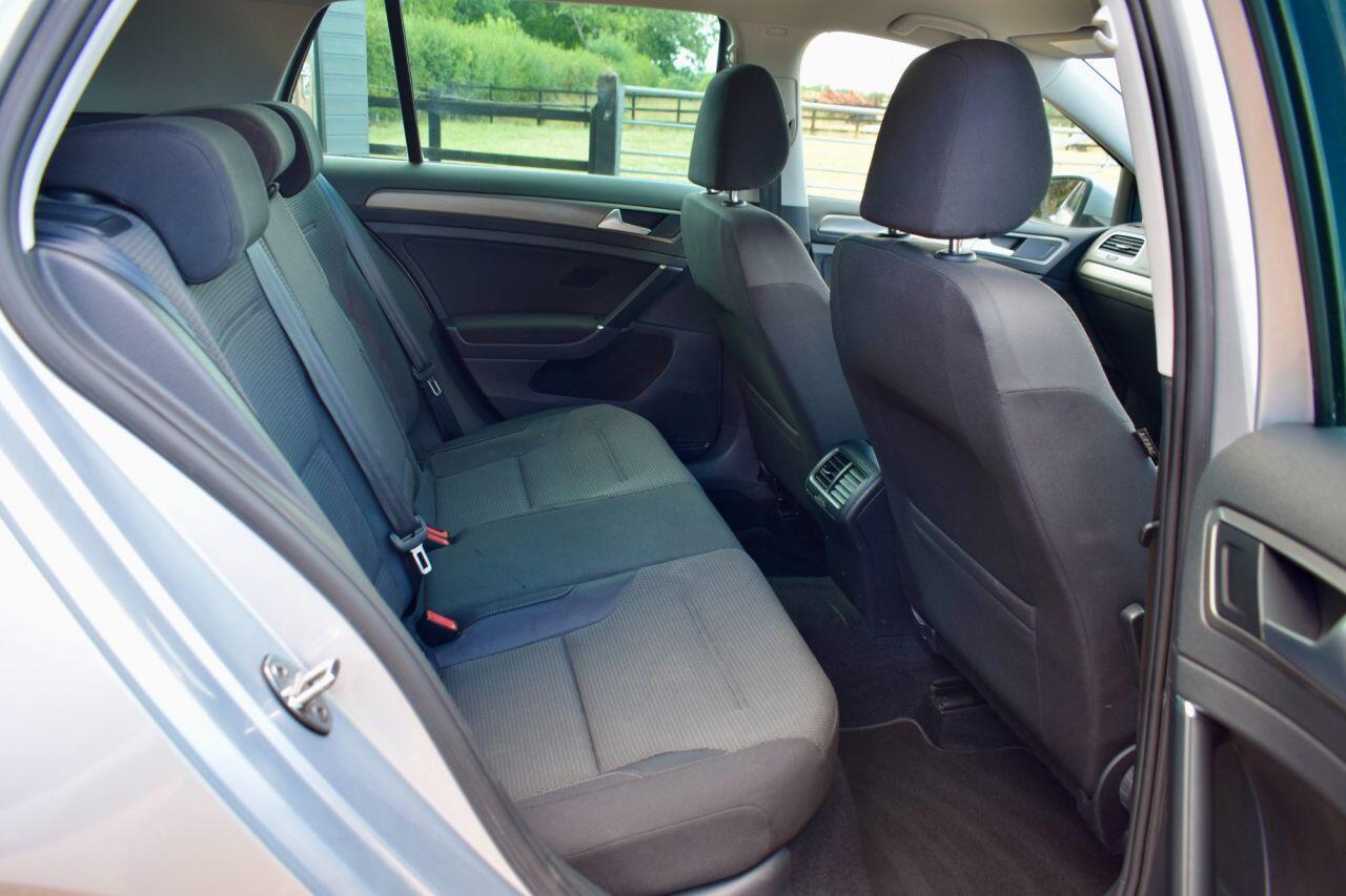 Volkswagen Golf view 34