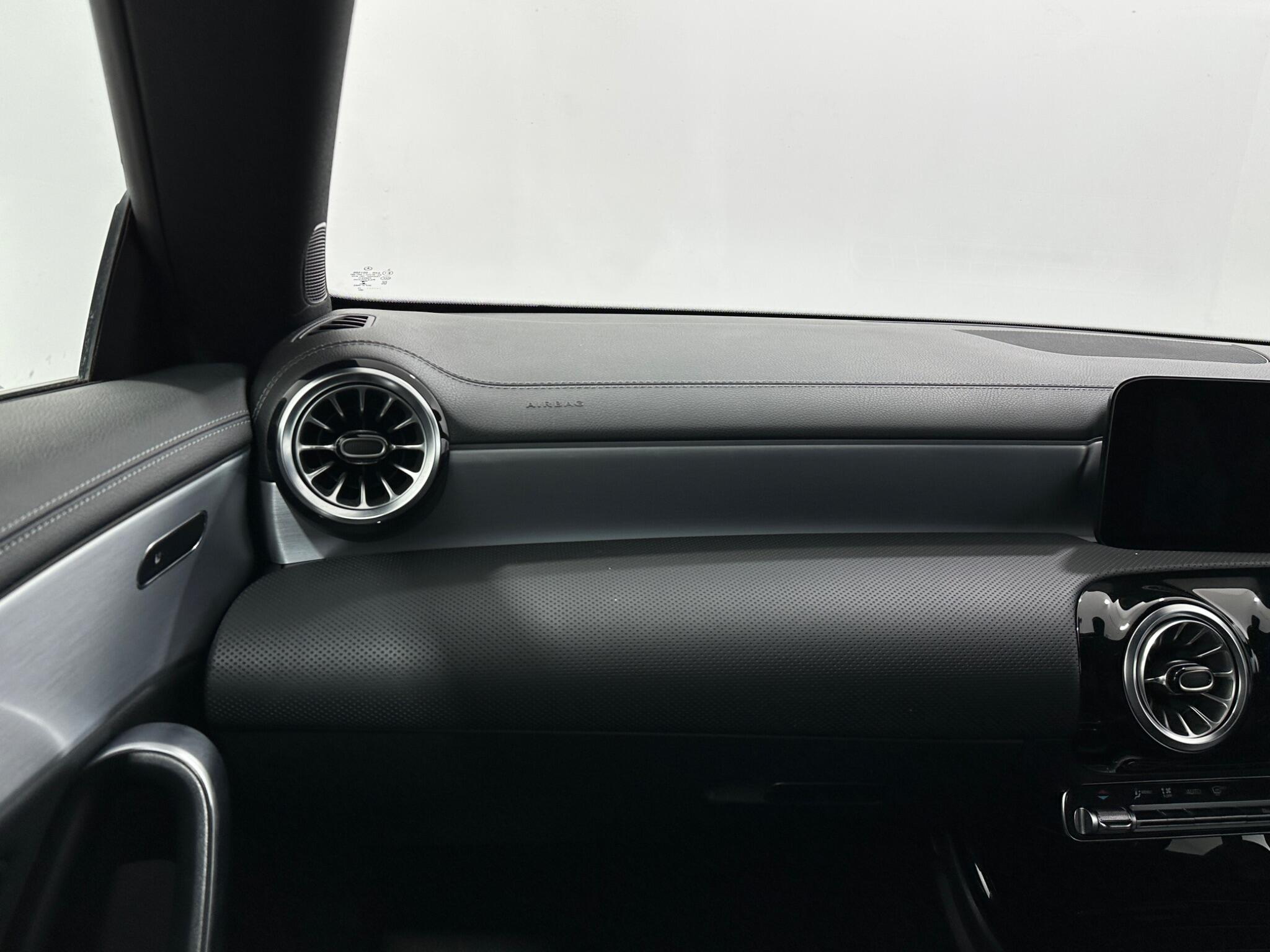 Mercedes-Benz CLA view 31