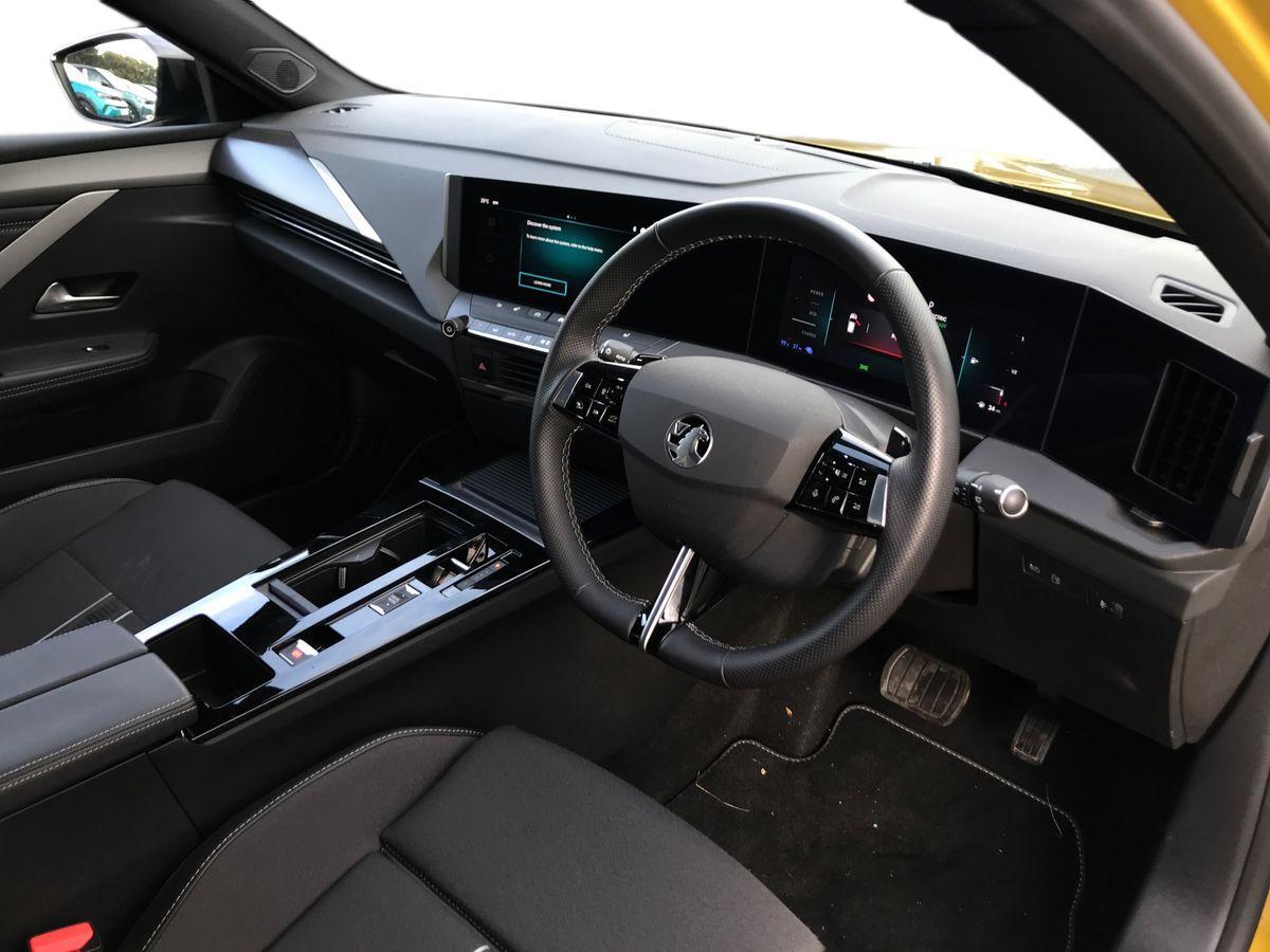 Vauxhall Astra view 3