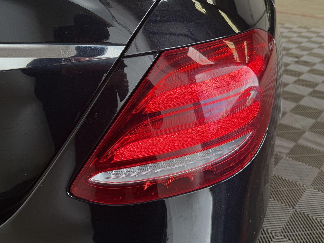 Mercedes-Benz E Class view 27