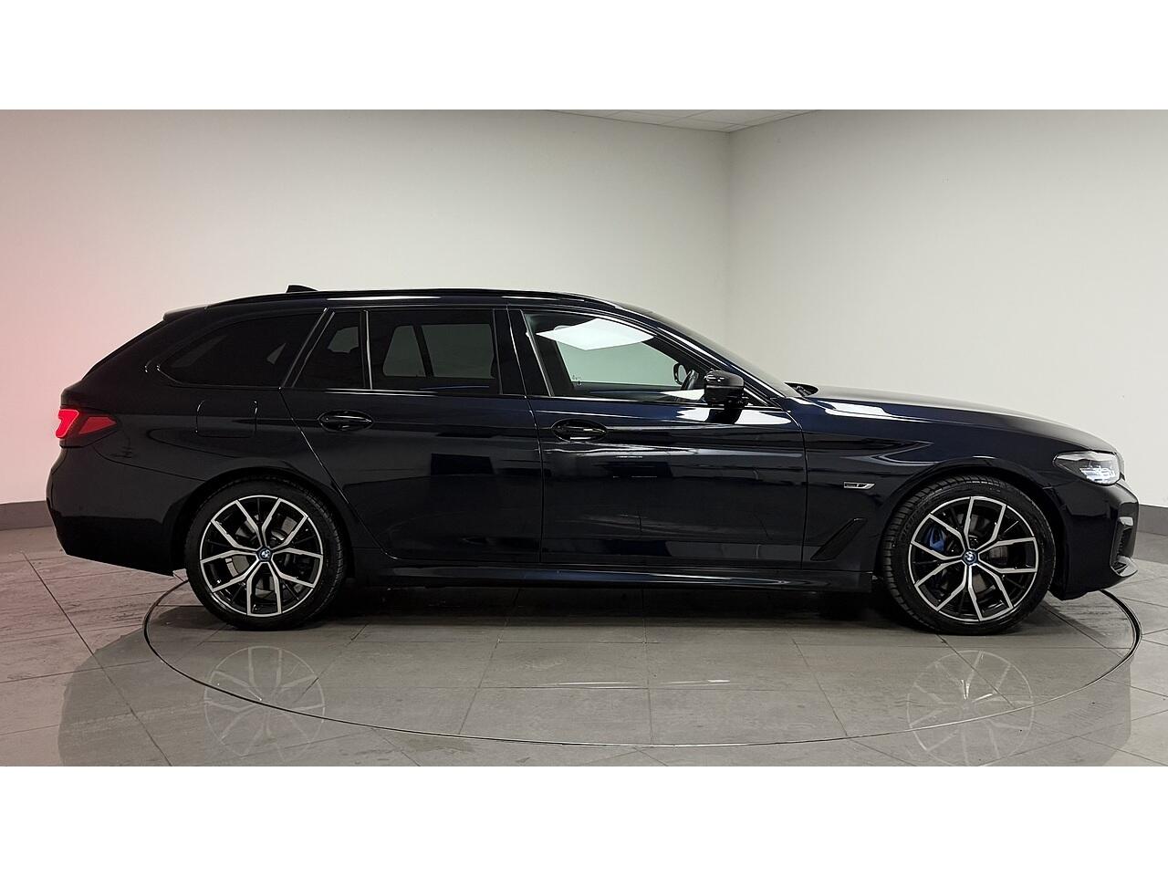 BMW 5 Series view 11