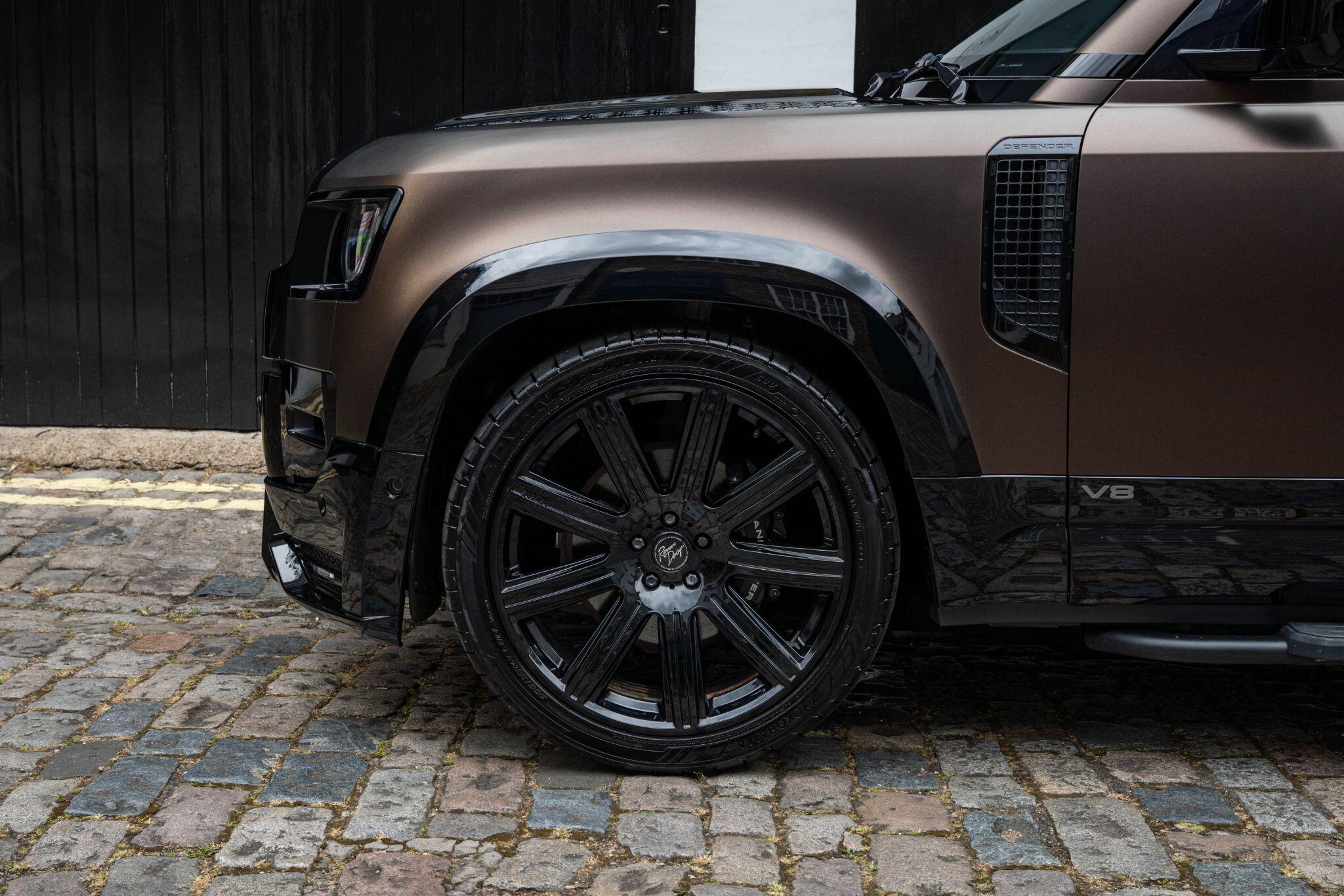 Land Rover Defender view 37