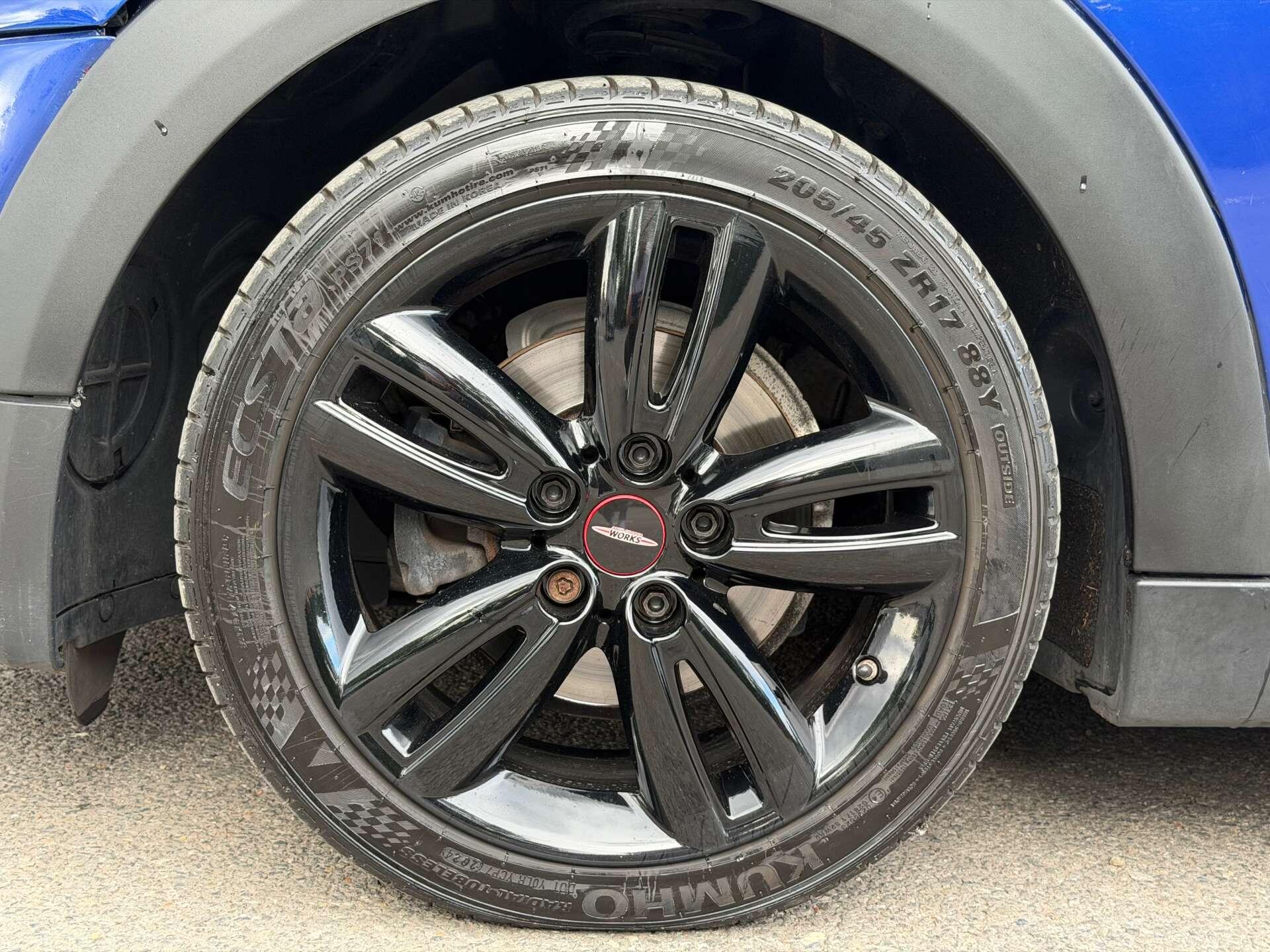 Mini Hatch view 38