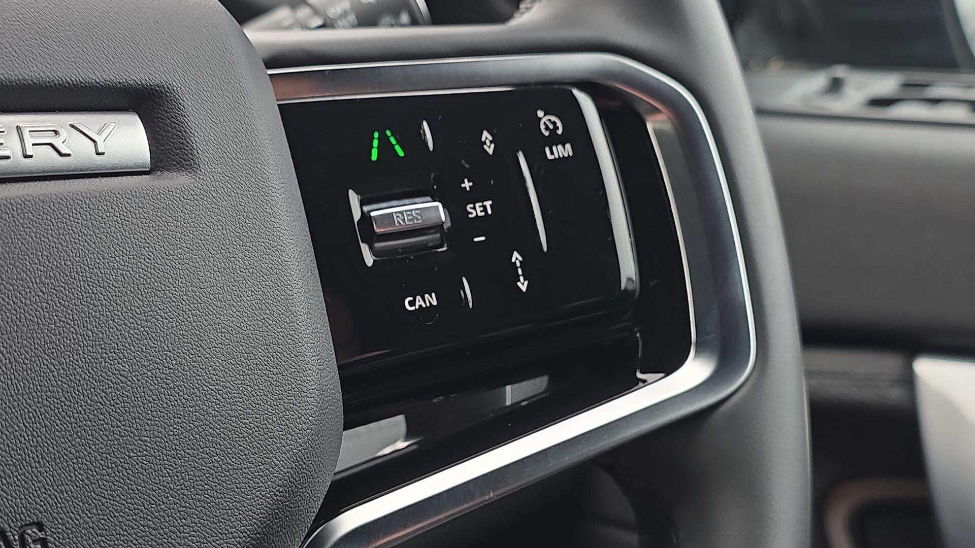 Land Rover Discovery Sport view 30