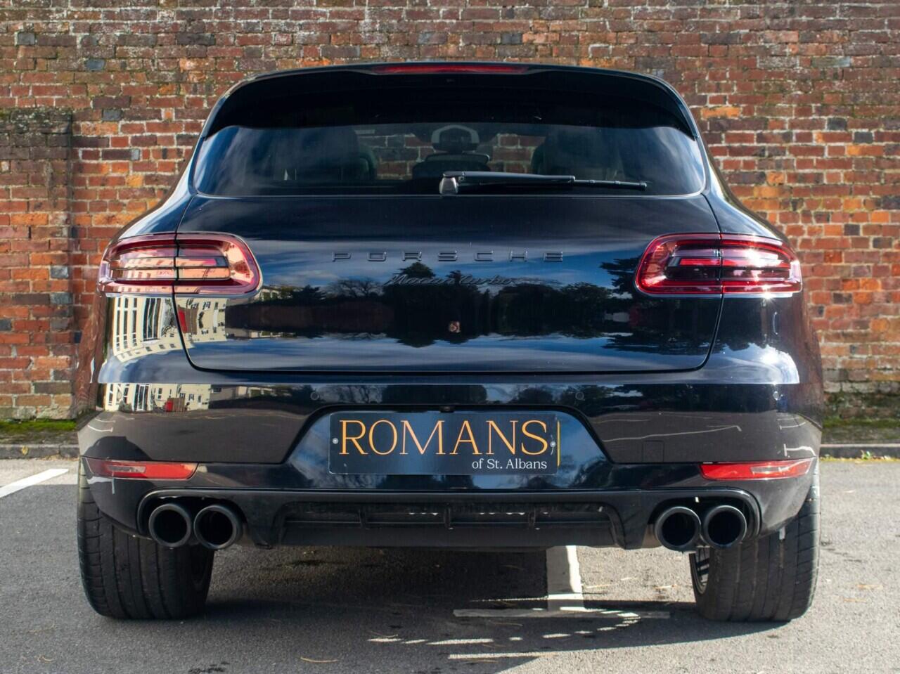 Porsche Macan view 18