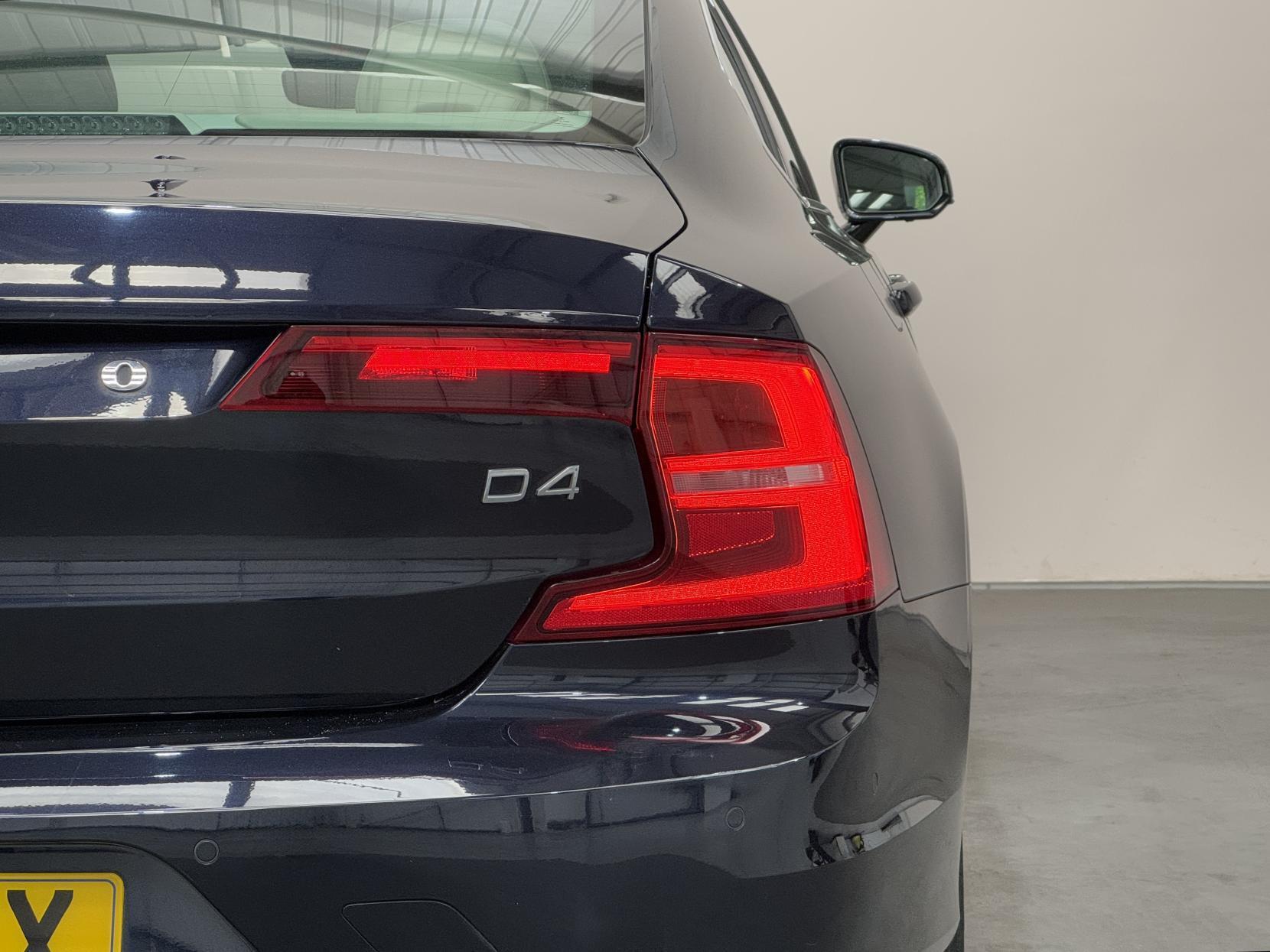 Volvo S90 view 12