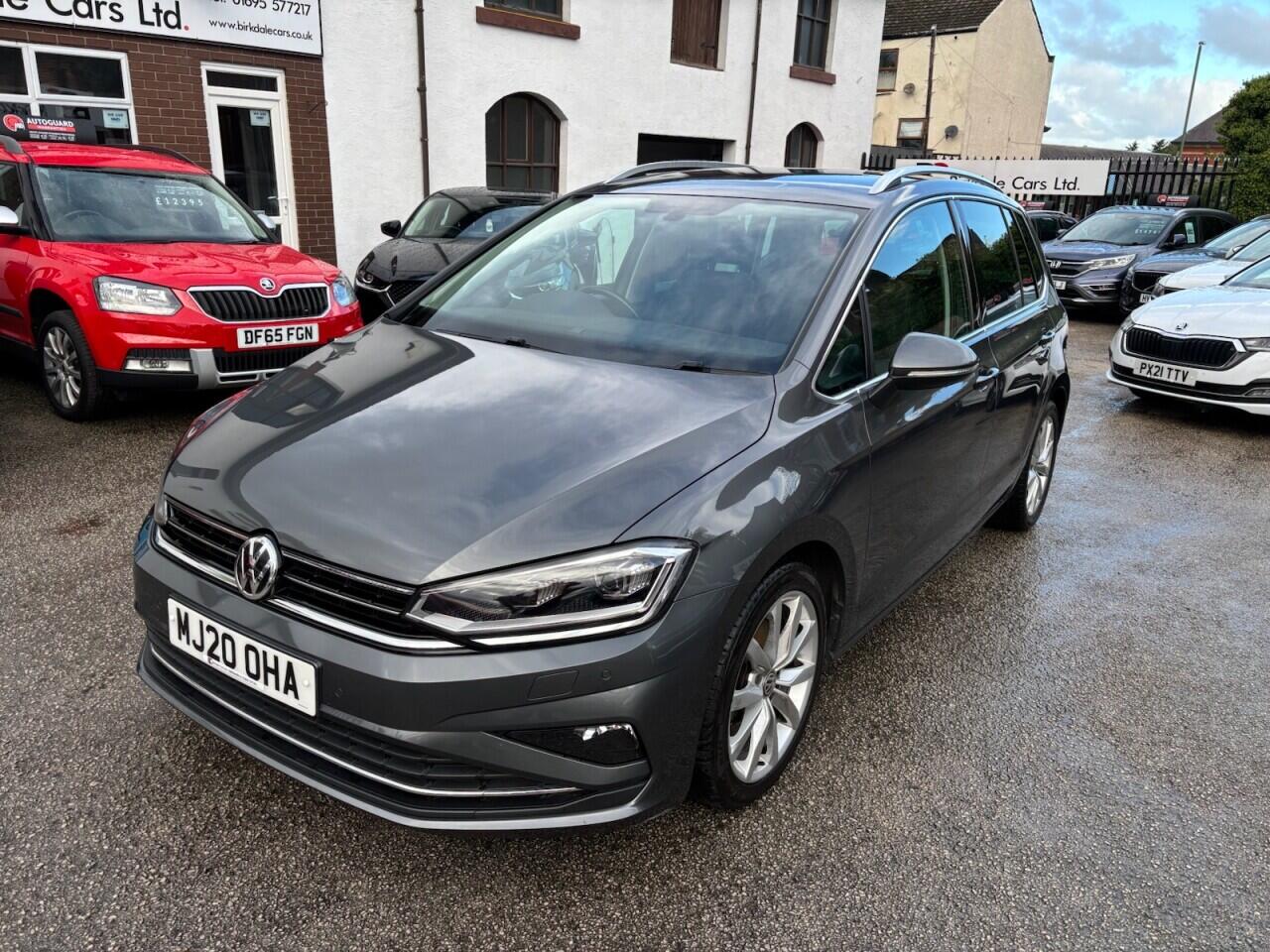 Volkswagen Golf SV view 3