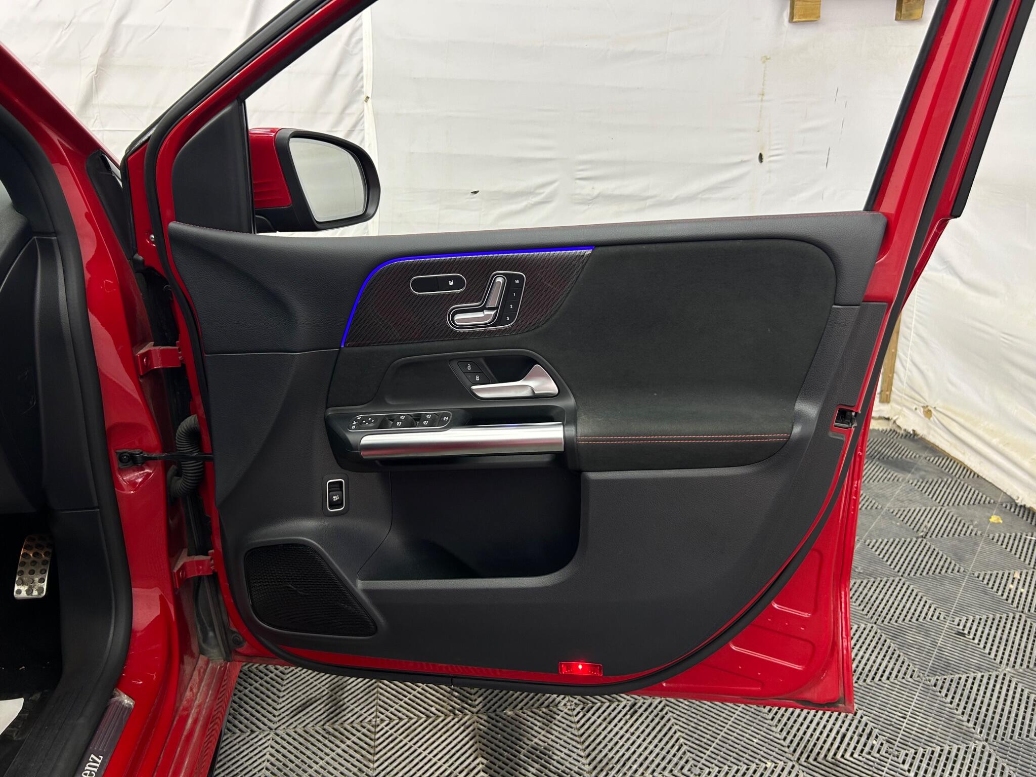 Mercedes-Benz B Class view 30