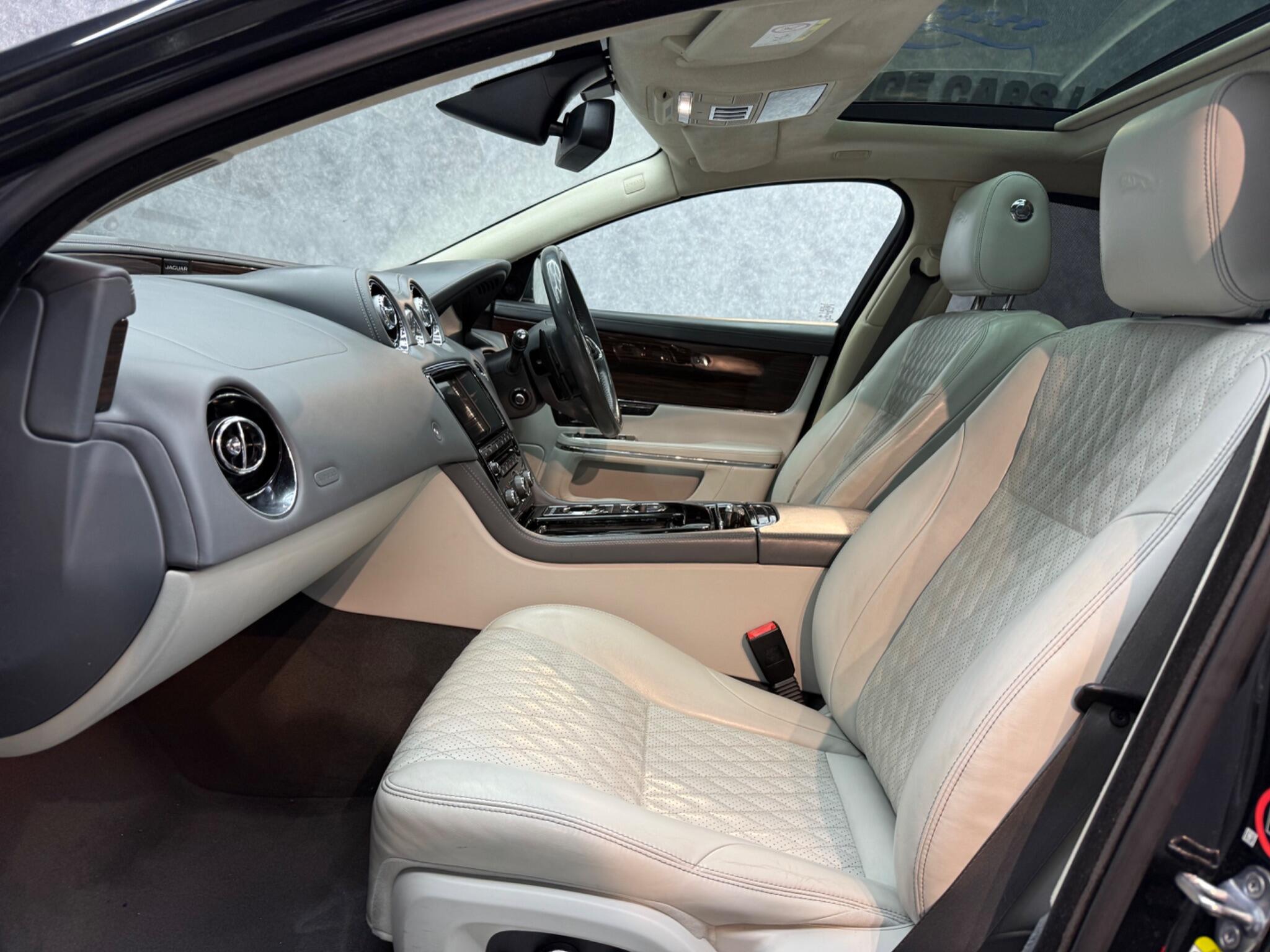 Jaguar XJ view 3