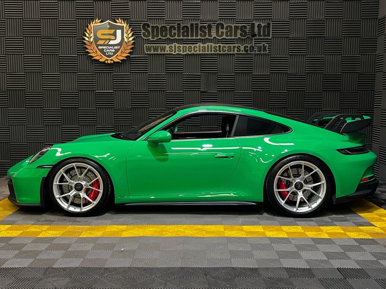 Porsche 911 view 4