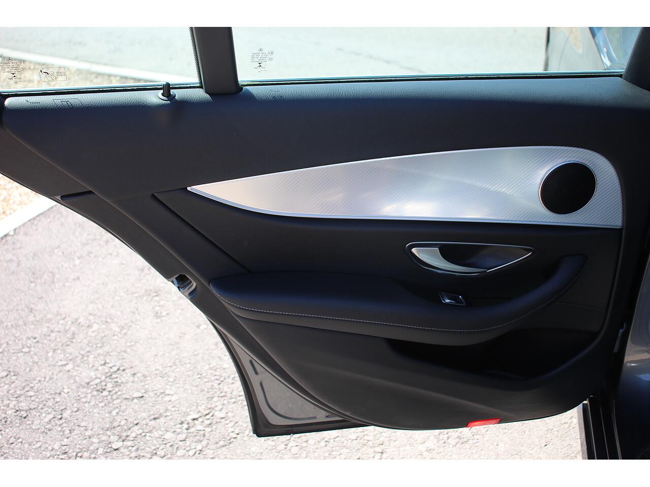 Mercedes-Benz E Class view 34