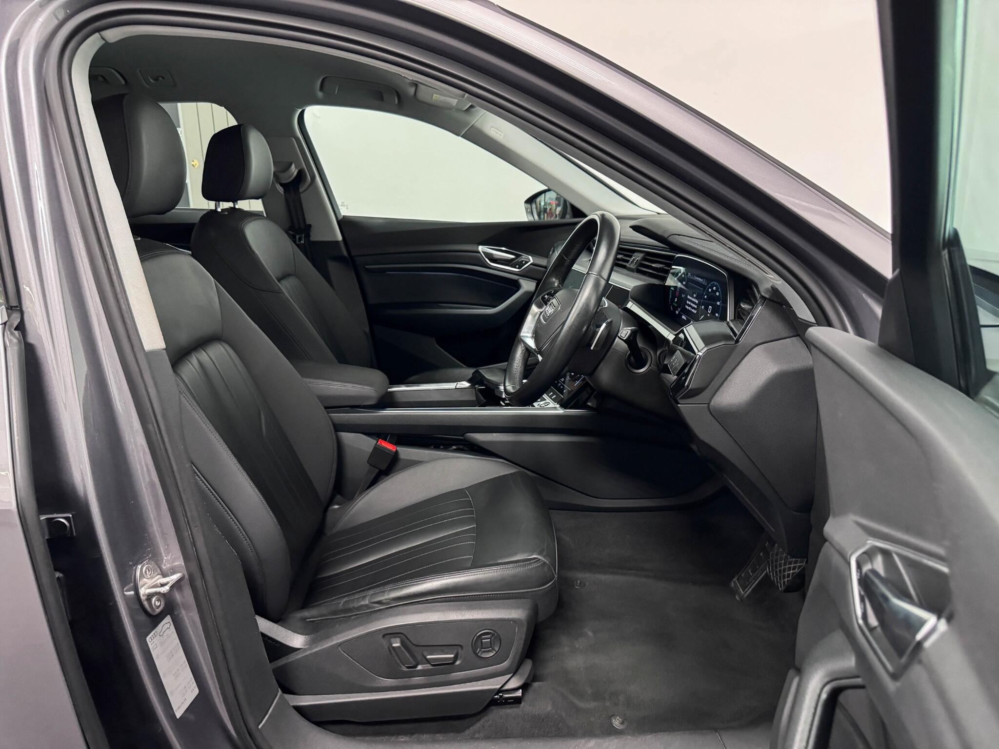 Audi E-Tron view 29