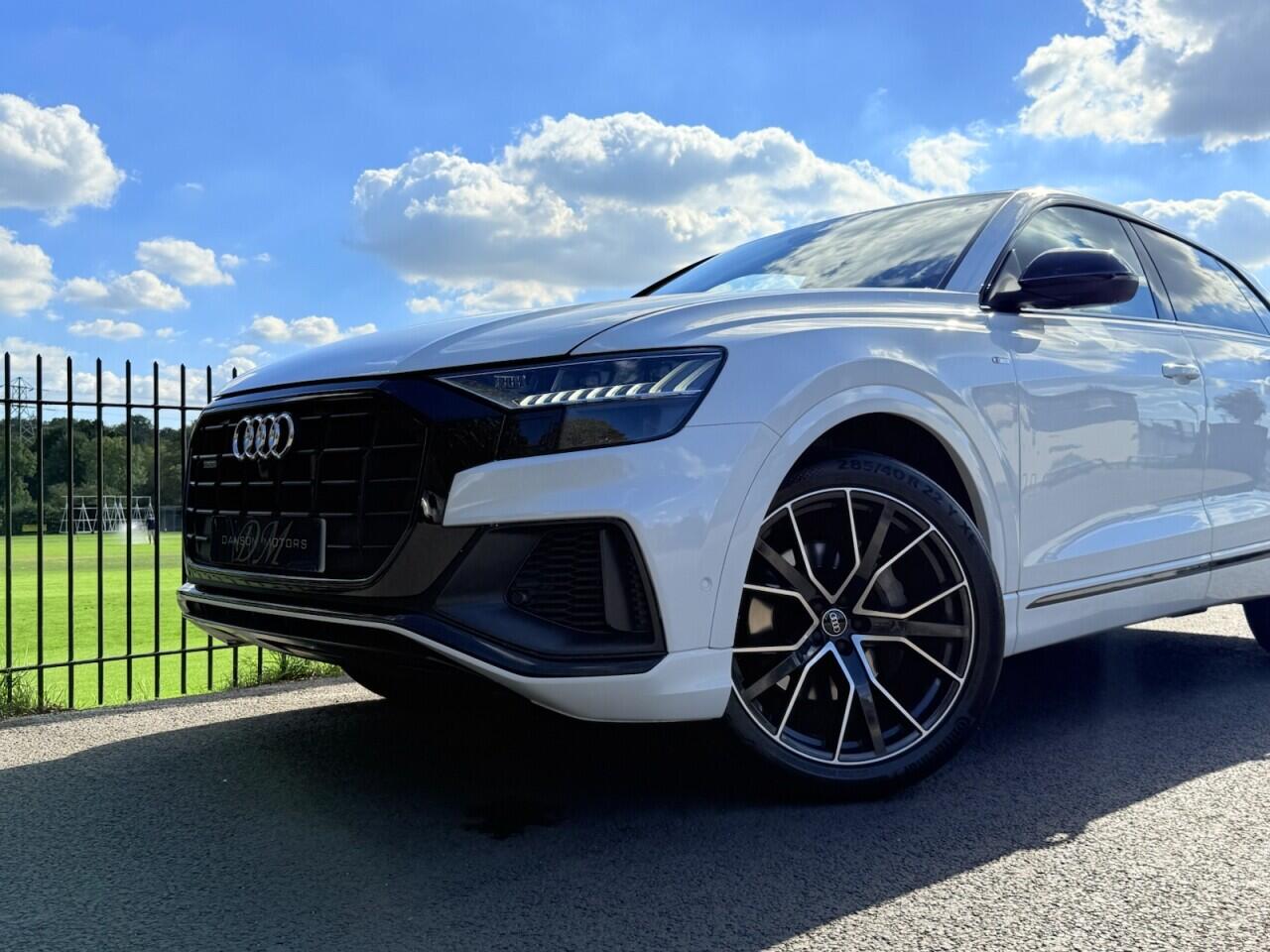 Audi Q8 view 6