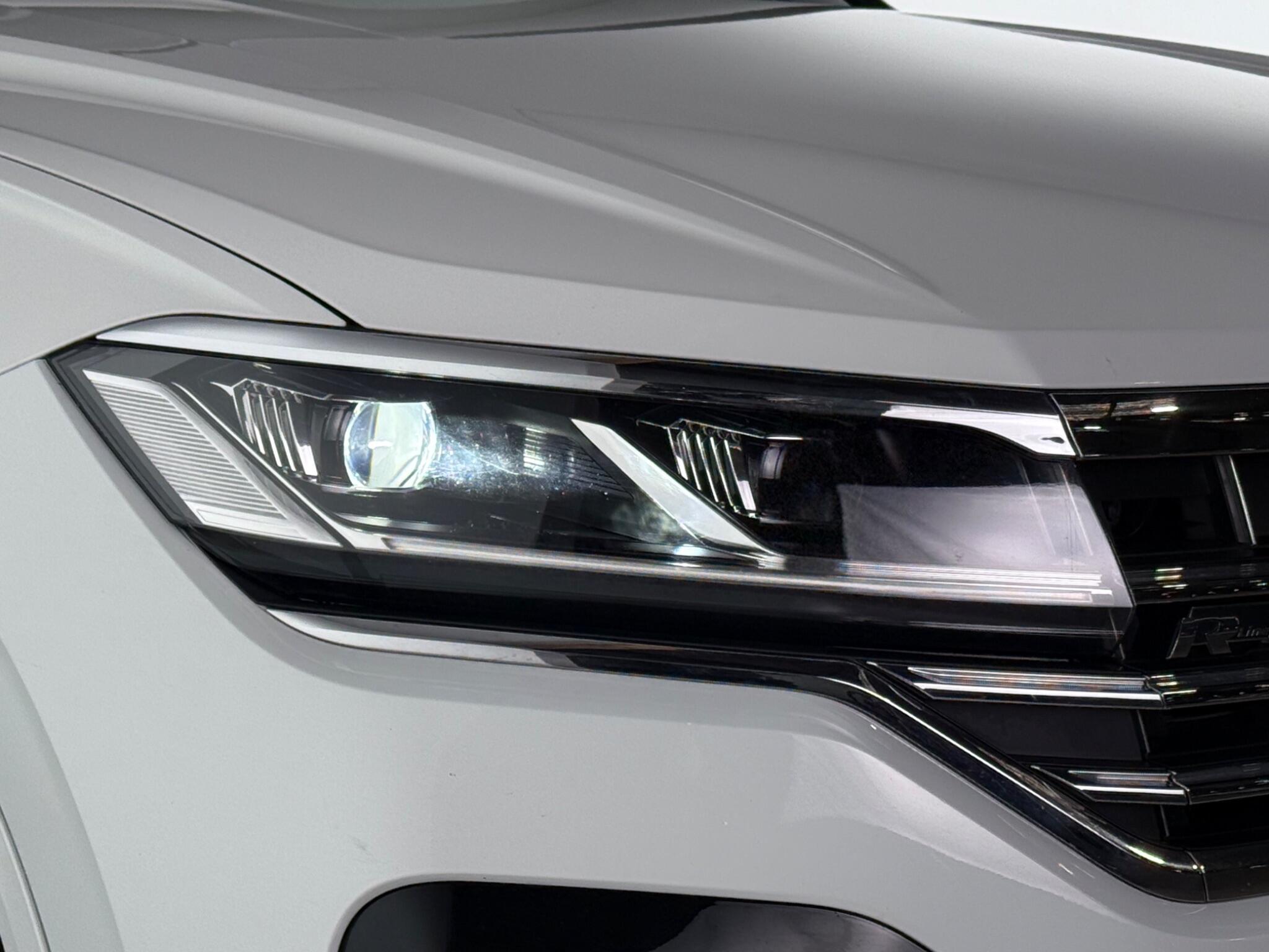 Volkswagen Touareg view 7