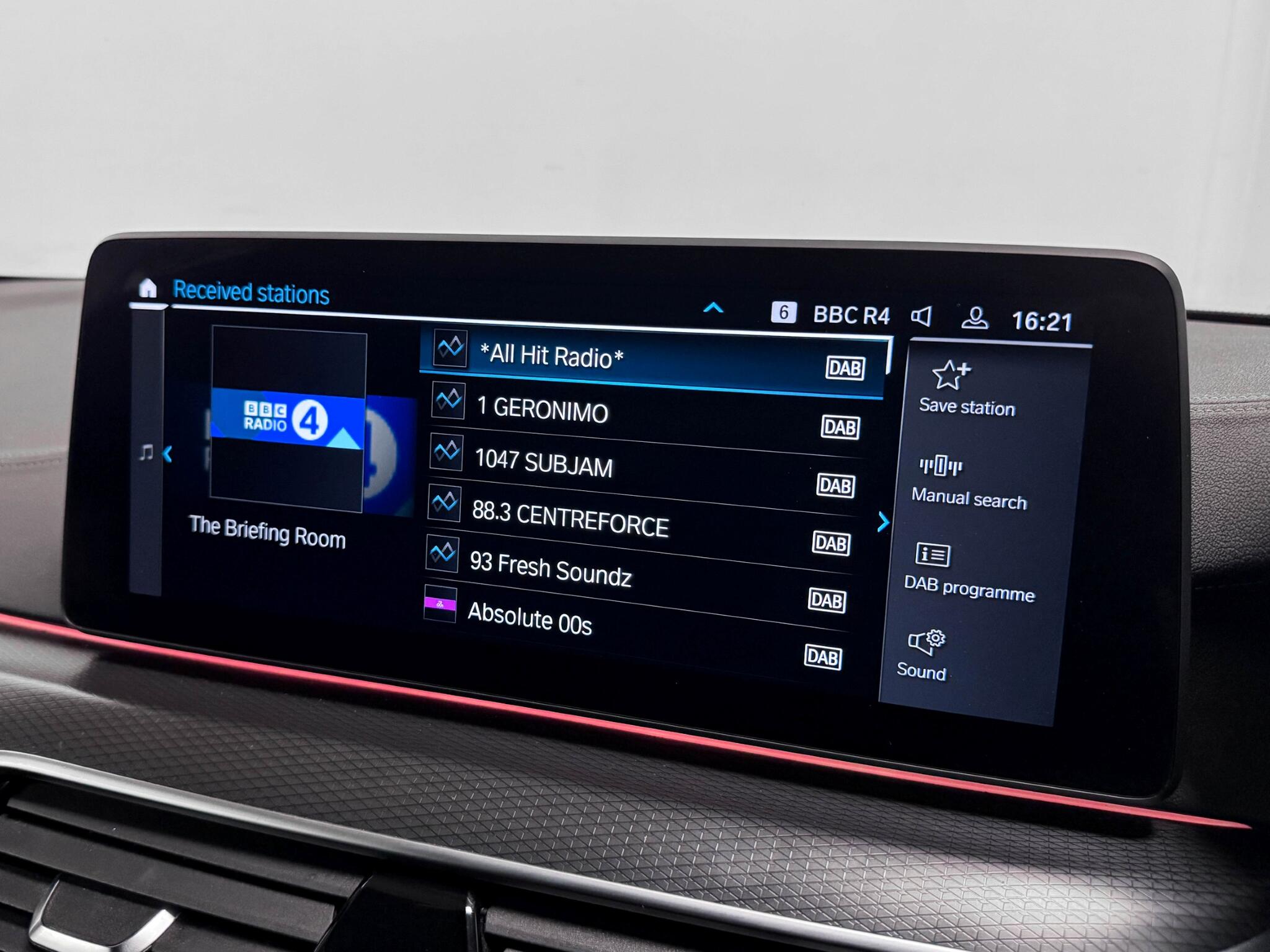 BMW 5 Series view 38
