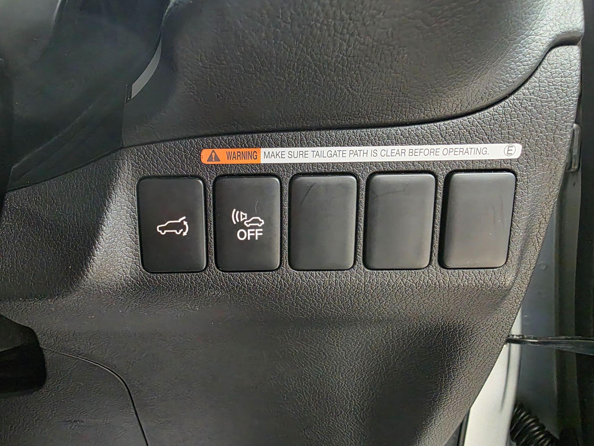 Mitsubishi Outlander view 16